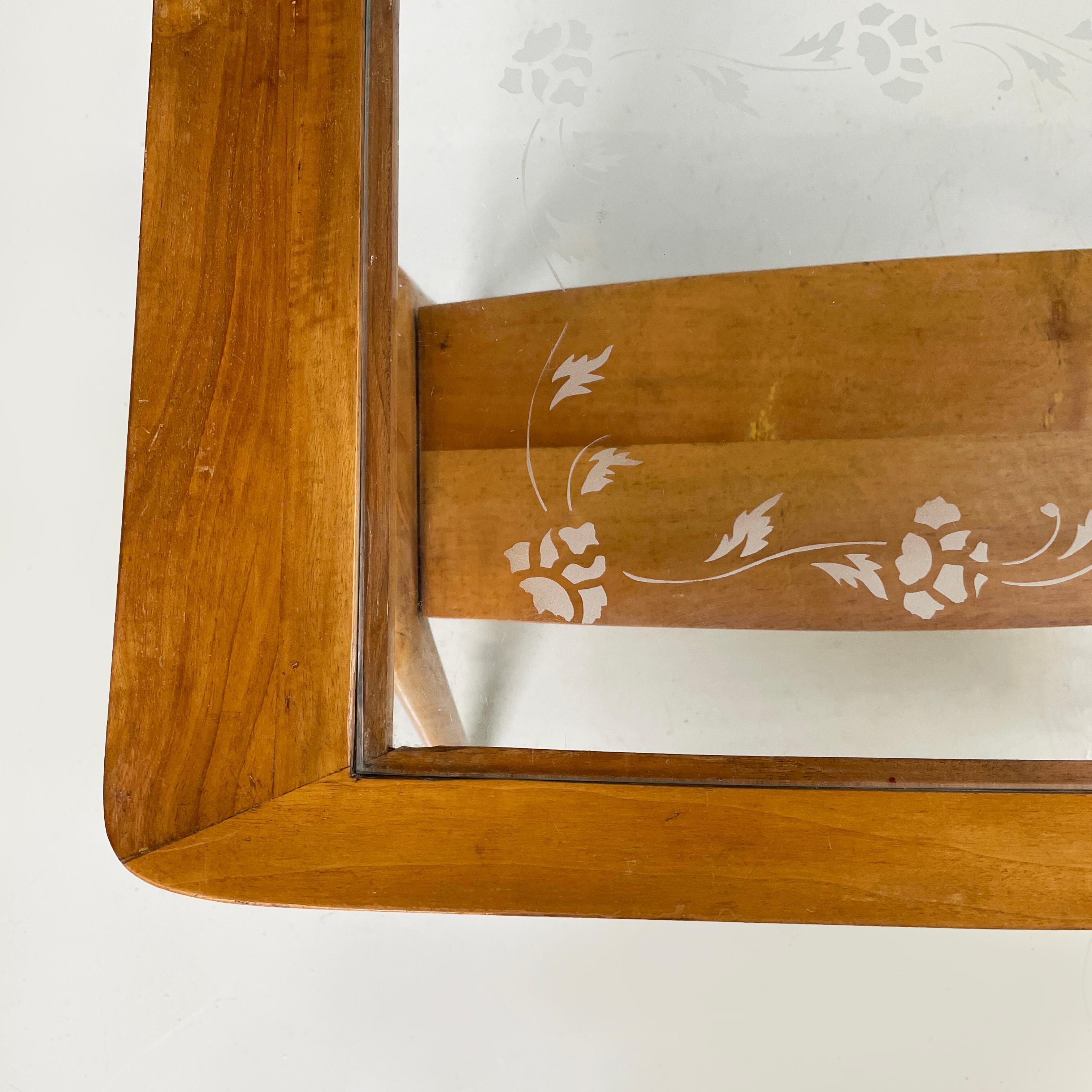 Italian mid-century modern Coffee table in wood and decorated glass, 1950s For Sale 3