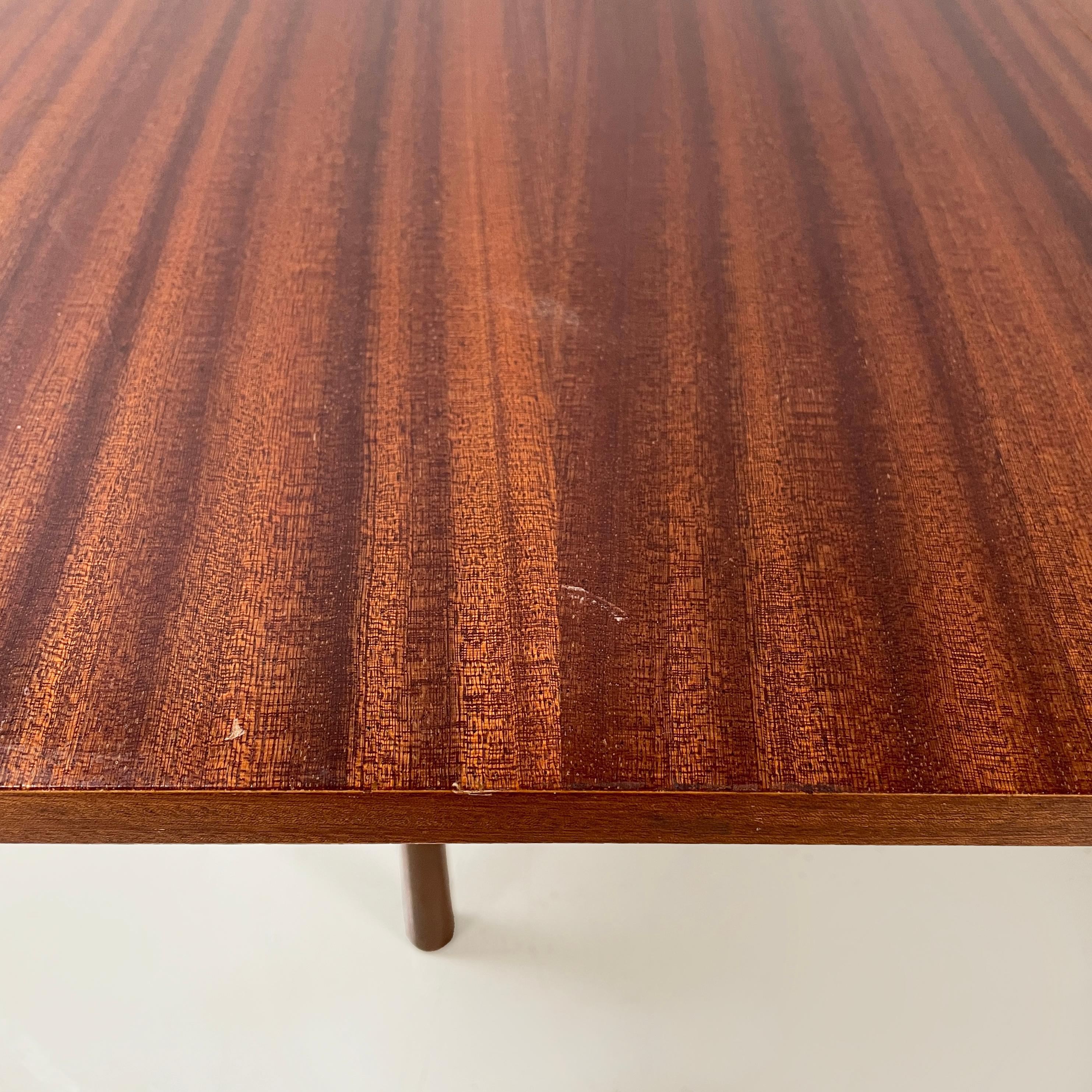 Mesa de centro italiana moderna de mediados de siglo con tablero extensible de madera, años 60 en venta 5