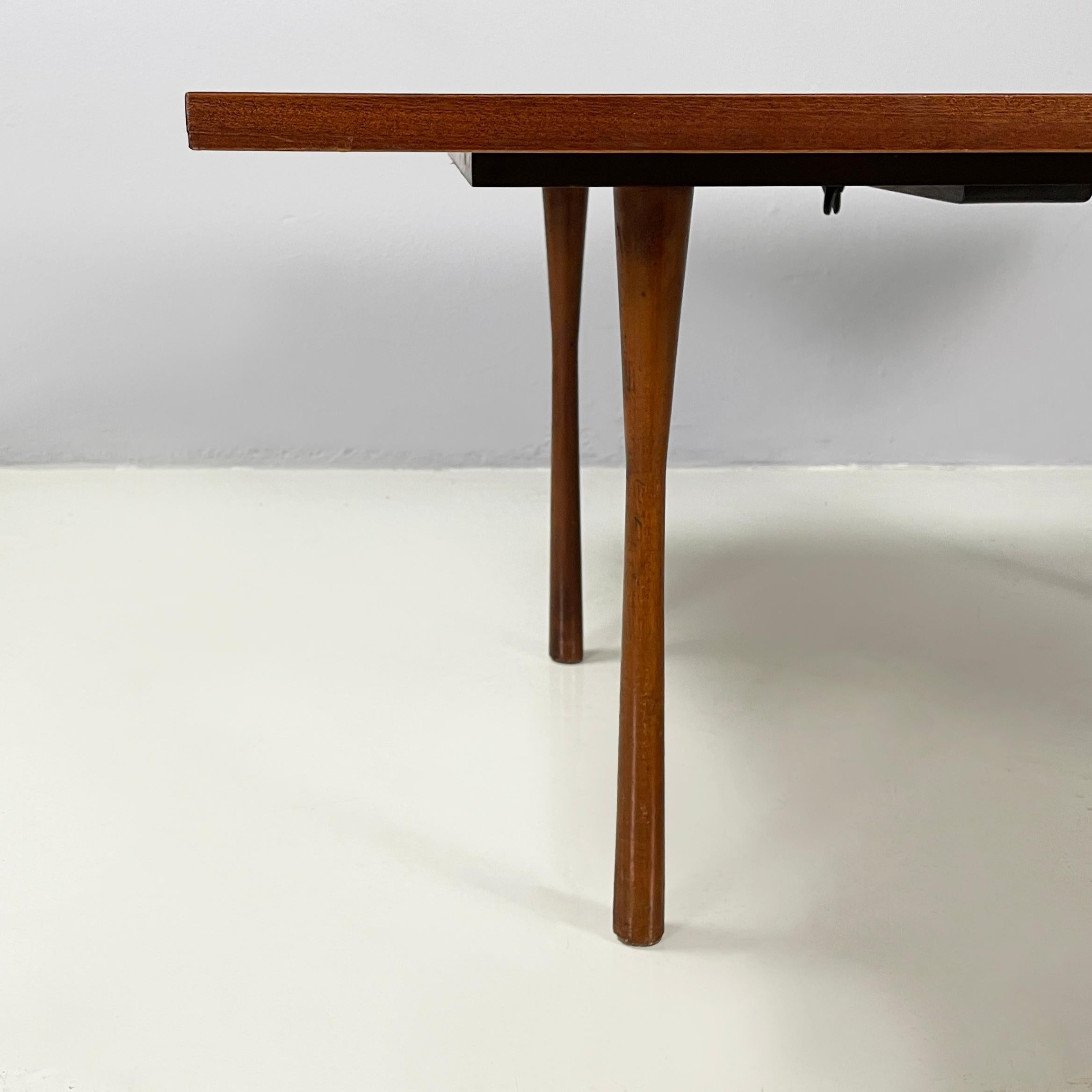 Mesa de centro italiana moderna de mediados de siglo con tablero extensible de madera, años 60 en venta 8