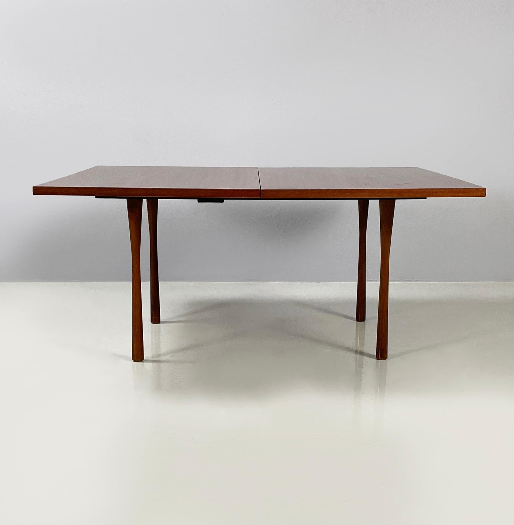 Mesa de centro italiana moderna de mediados de siglo con tablero extensible de madera, años 60 mediados del siglo XX en venta
