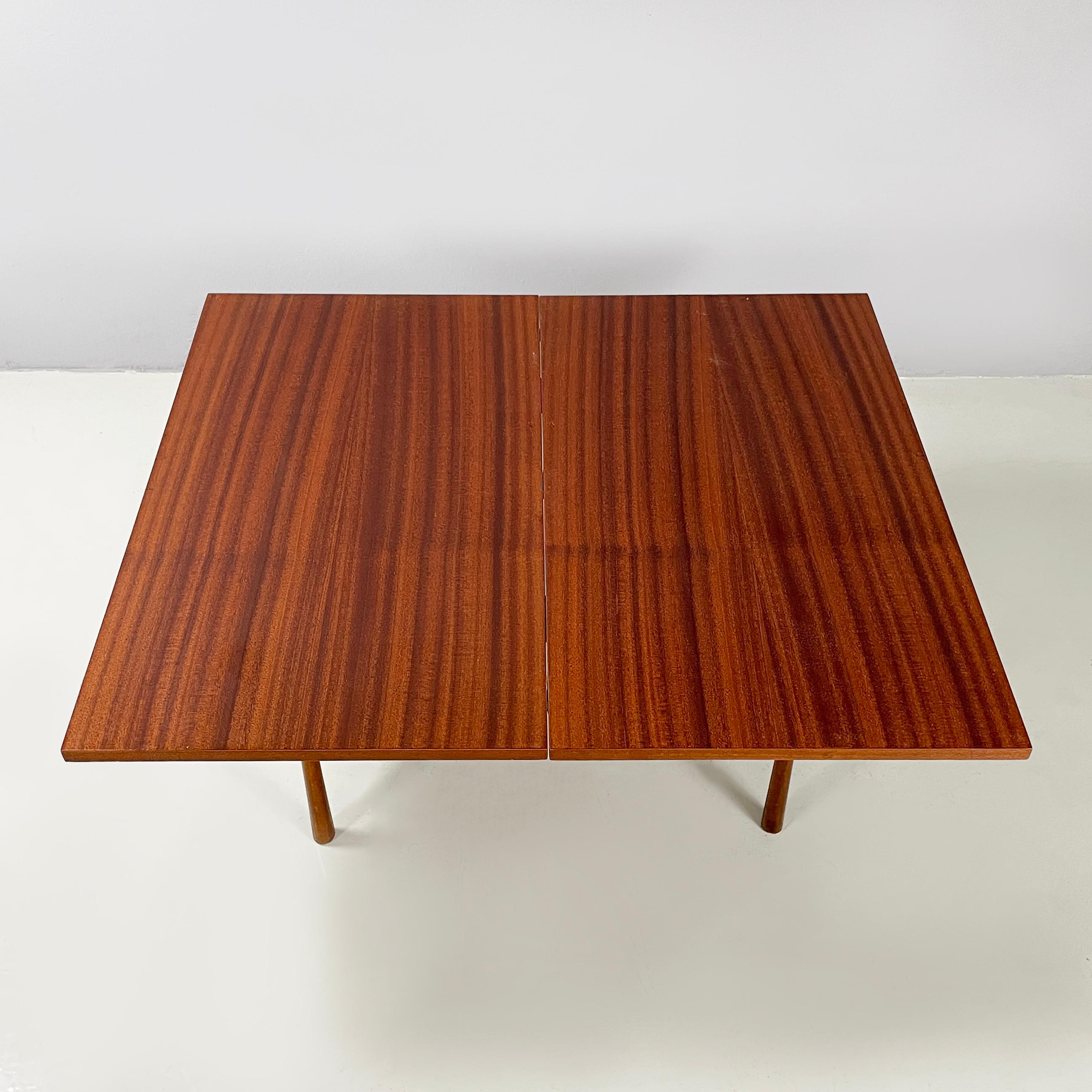 Mesa de centro italiana moderna de mediados de siglo con tablero extensible de madera, años 60 en venta 1