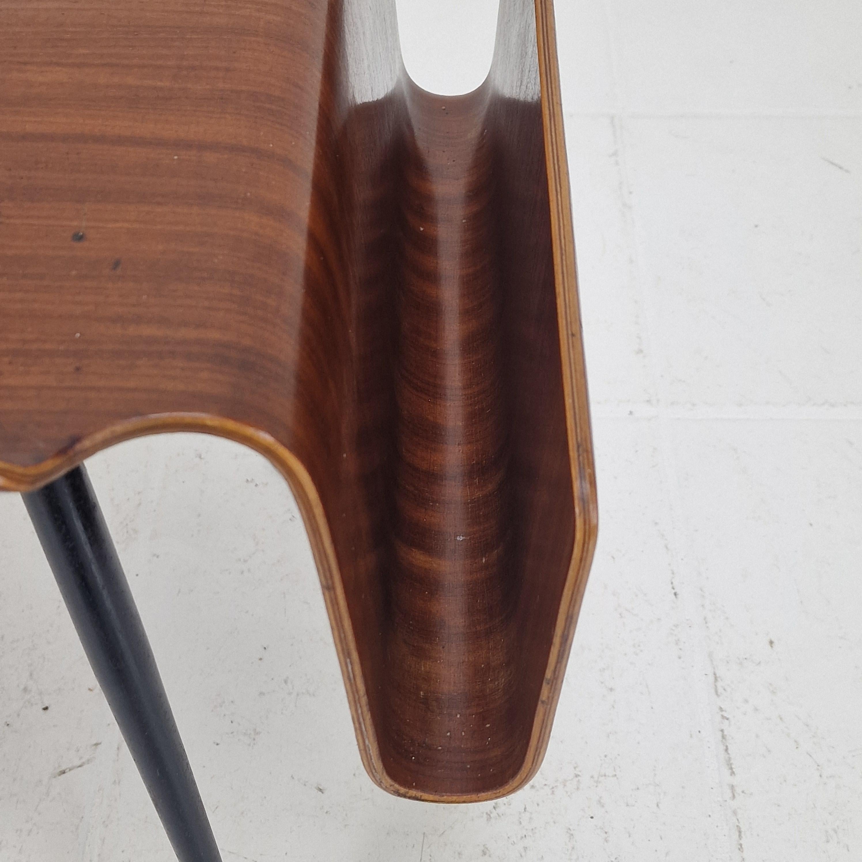 Table basse italienne moderne du milieu du siècle avec porte-revues, années 1950 en vente 8