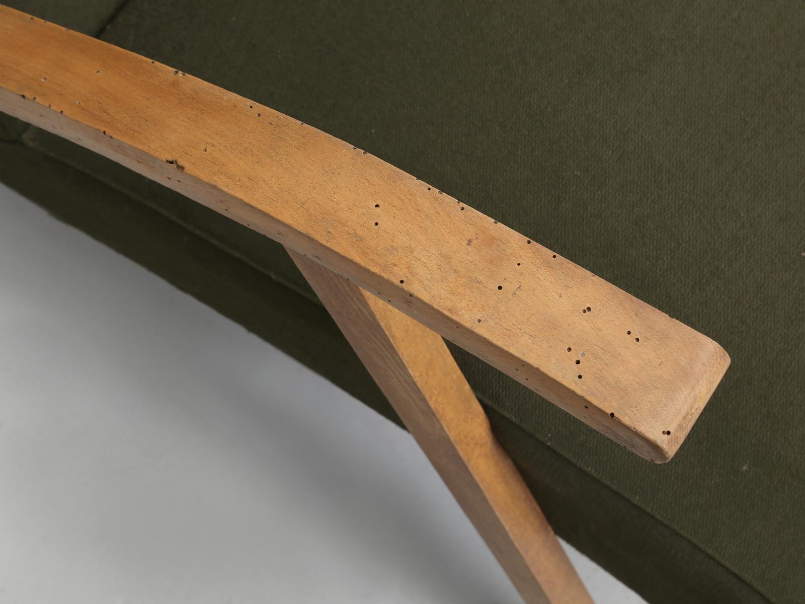 Suite de chaises italiennes modernes du milieu du siècle dernier avec repose-pieds, banquette et table en vente 6