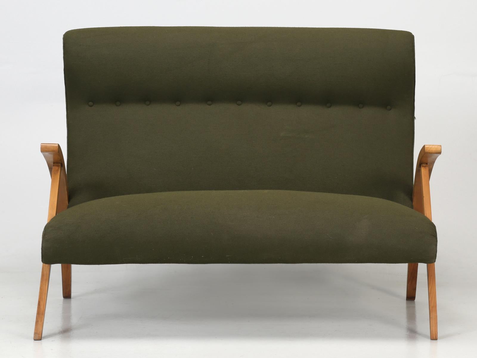 Italian Mid-Century Modern Complete Suite Chairs with Ottomans, Settee and Table In Good Condition For Sale In Chicago, IL