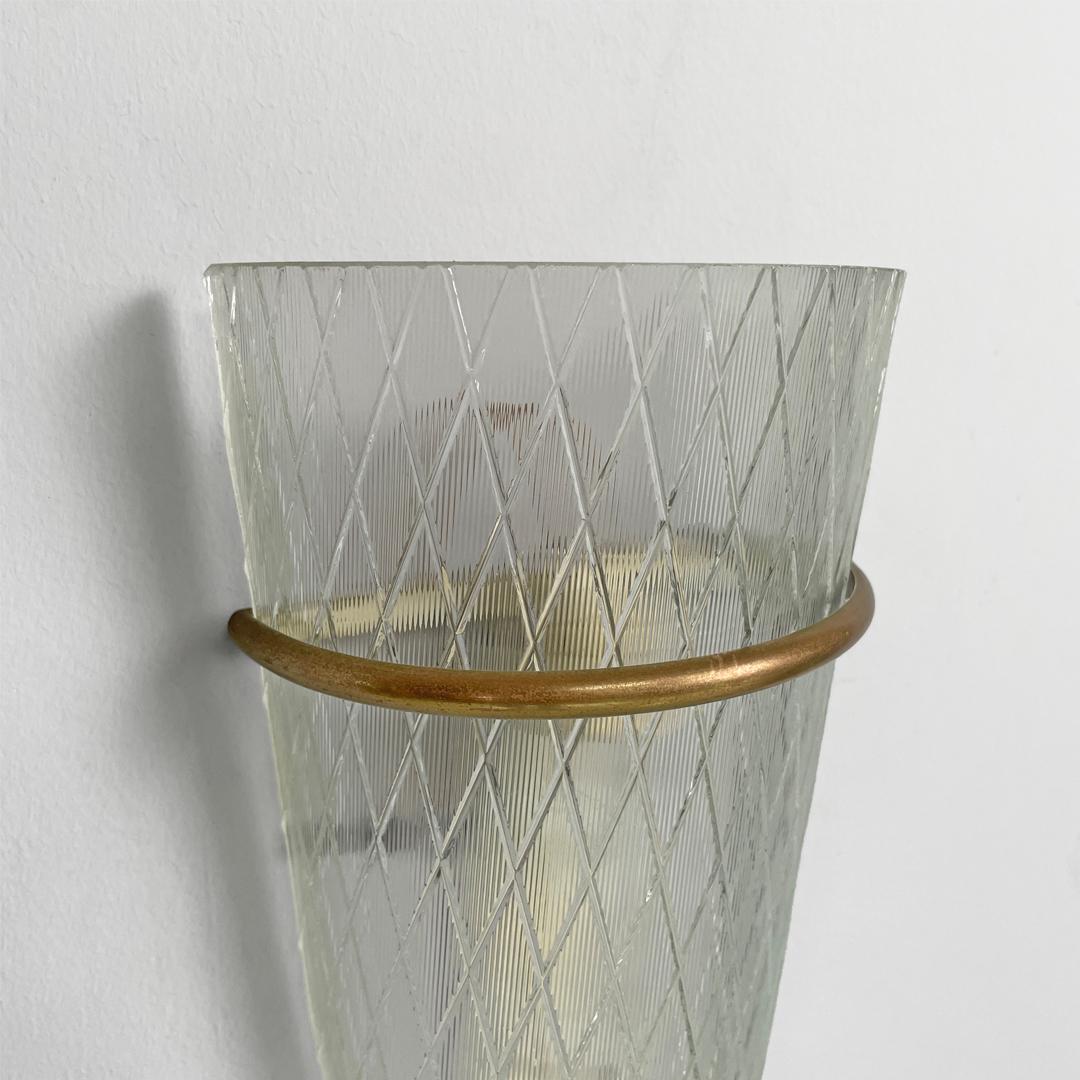 Lampade da parete italiane di metà secolo in vetro e metallo, 1950 in vendita 4