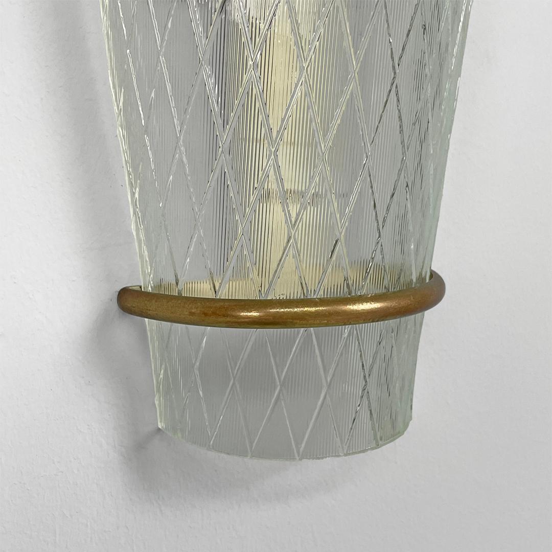 Lampade da parete italiane di metà secolo in vetro e metallo, 1950 in vendita 5