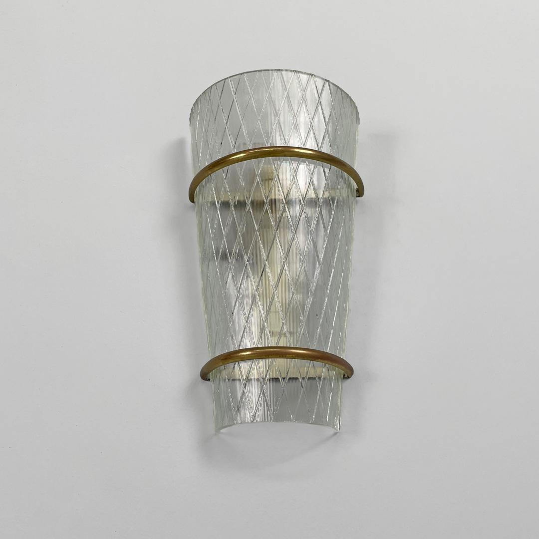 Lampade da parete italiane di metà secolo in vetro e metallo, 1950 in vendita 1