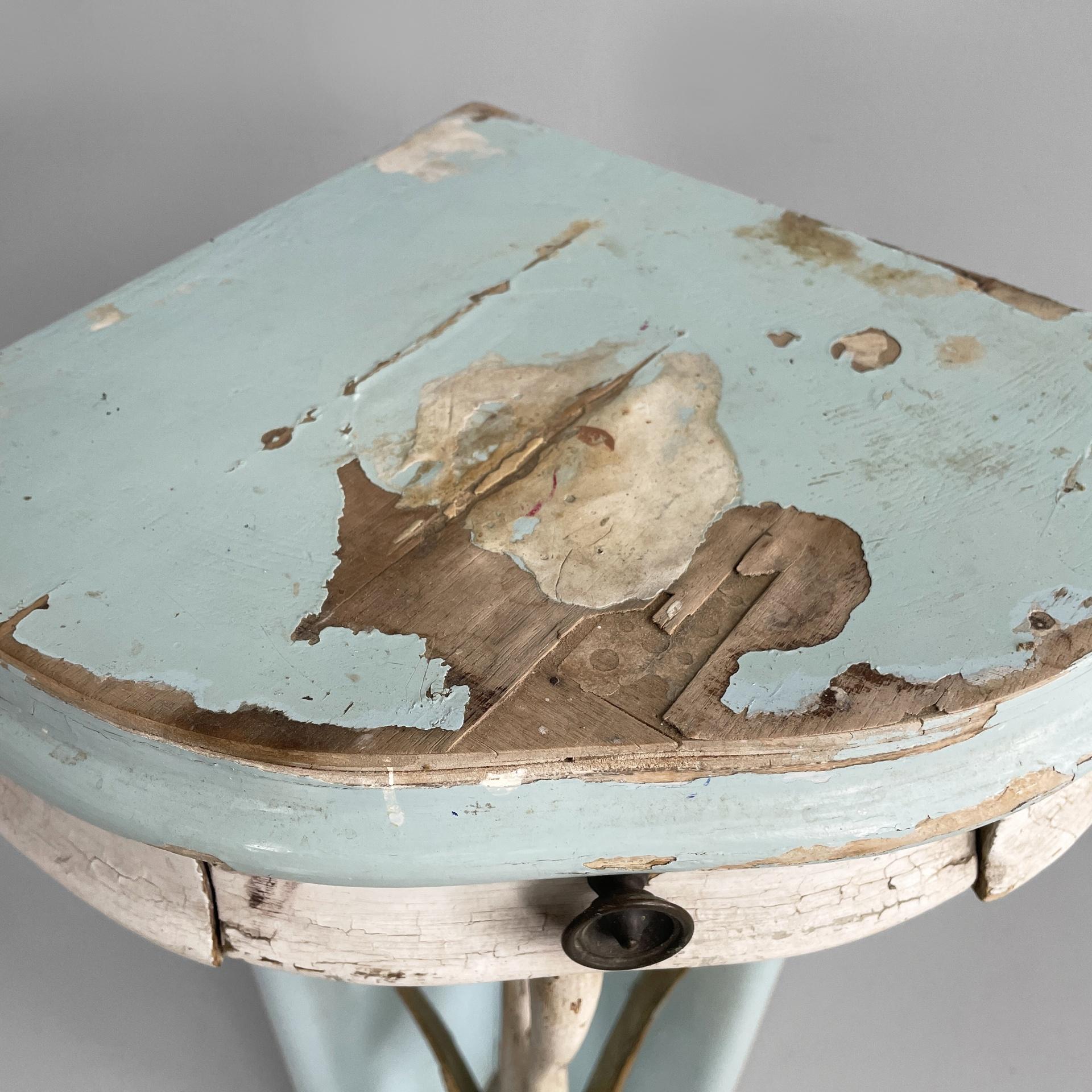 Italienische Eckkonsole aus der Mitte des Jahrhunderts mit Schublade aus Holz, 1940er Jahre im Angebot 1
