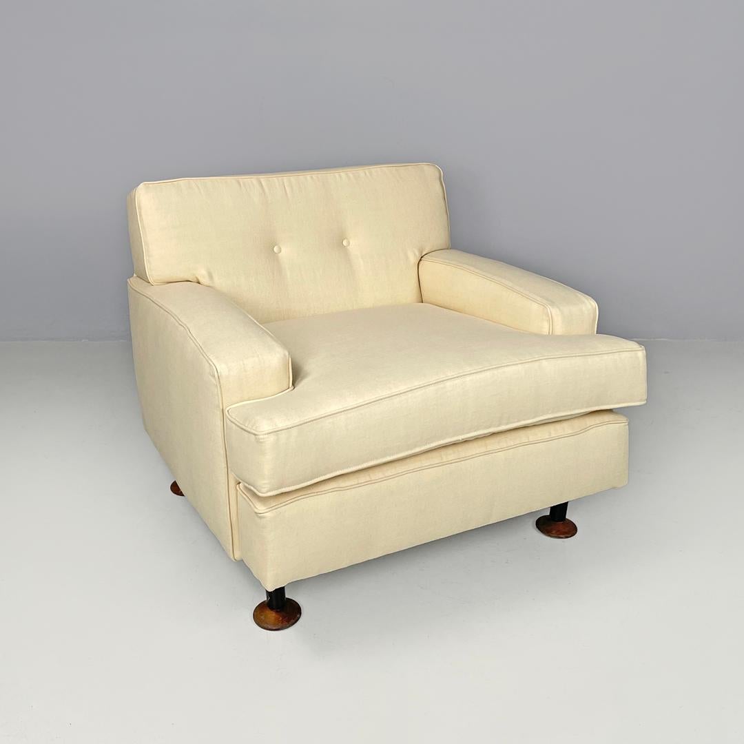 Italian mid-century modern cream white armchair Square Marco Zanuso for Arflex 1960s
Armchair mod. Square covered with cream white linen fabric. The backrest has two round buttons, and like the armrests and the seat, this sofa has square and regular