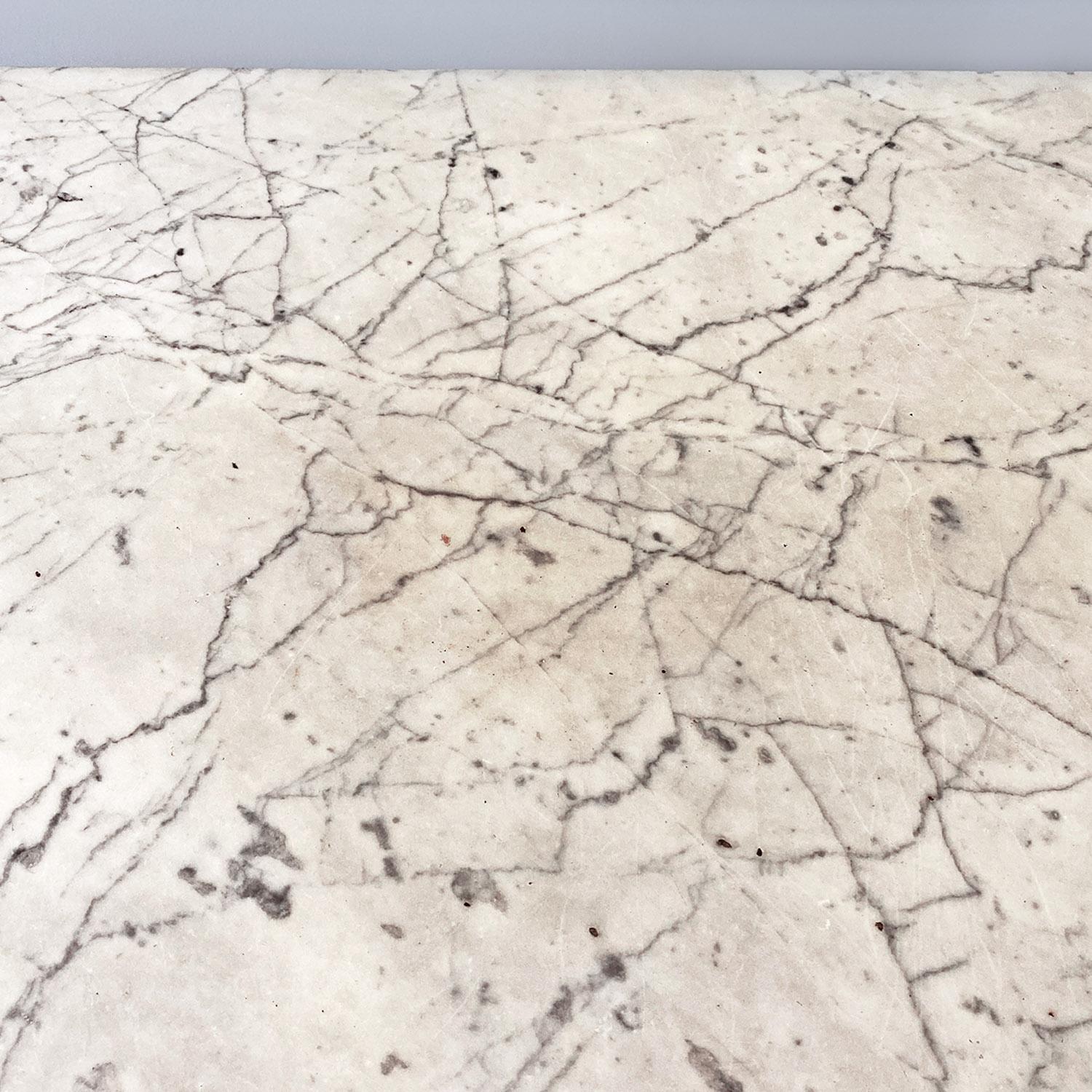 Tavolo da cucina italiano di metà secolo moderno in legno crema e marmo, anni '60 7