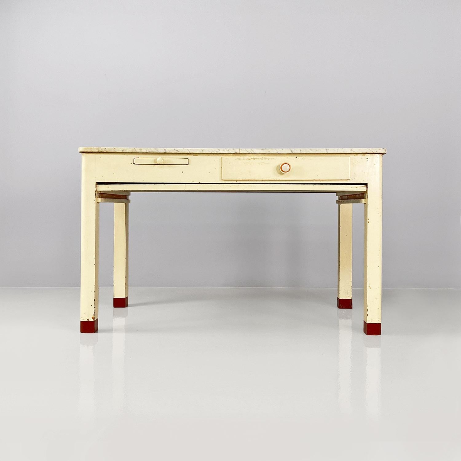 Mid-Century moderno Tavolo da cucina italiano di metà secolo moderno in legno crema e marmo, anni '60