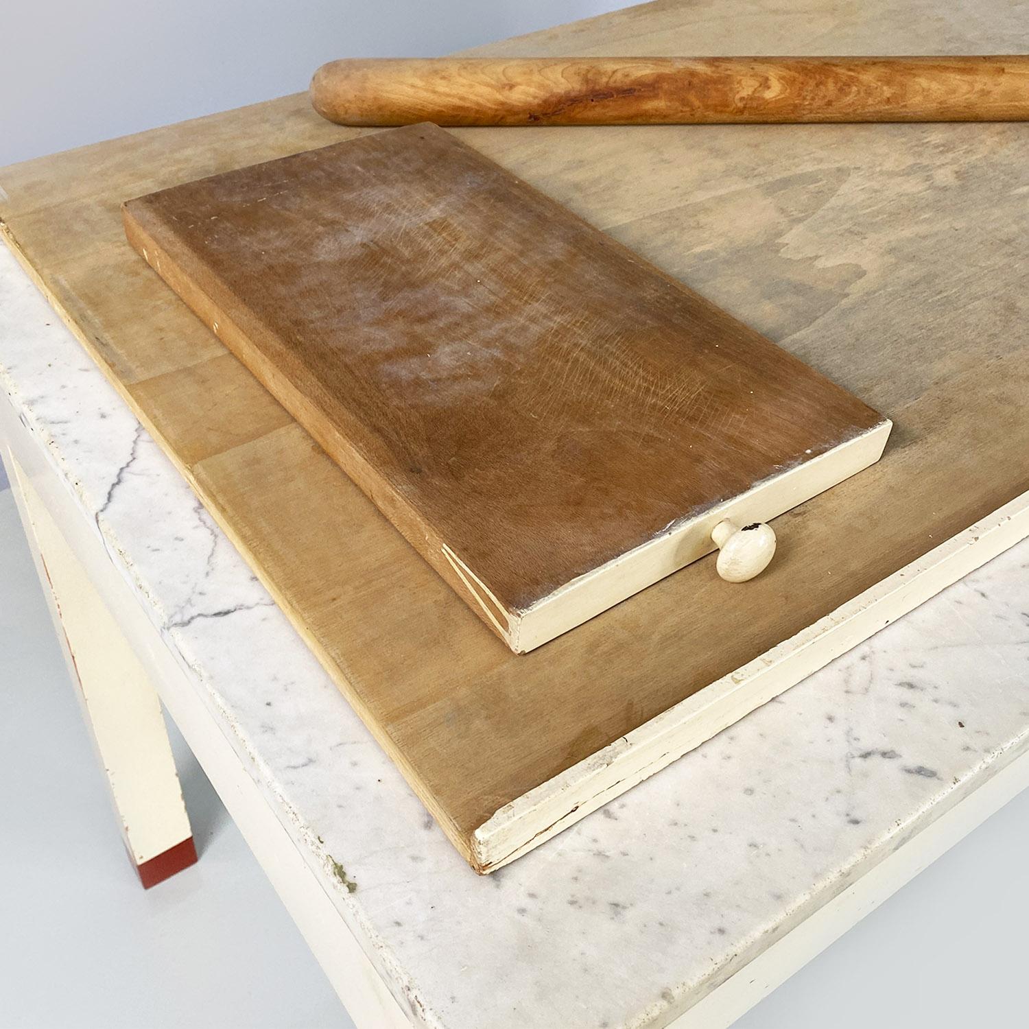 Tavolo da cucina italiano di metà secolo moderno in legno crema e marmo, anni '60 In condizioni buone a MIlano, IT