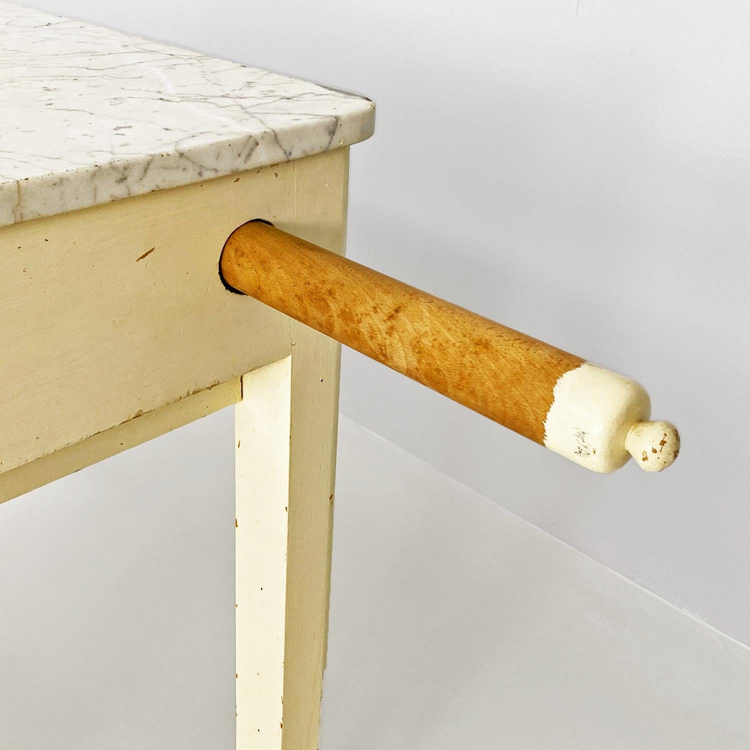 Metà XX secolo Tavolo da cucina italiano di metà secolo moderno in legno crema e marmo, anni '60