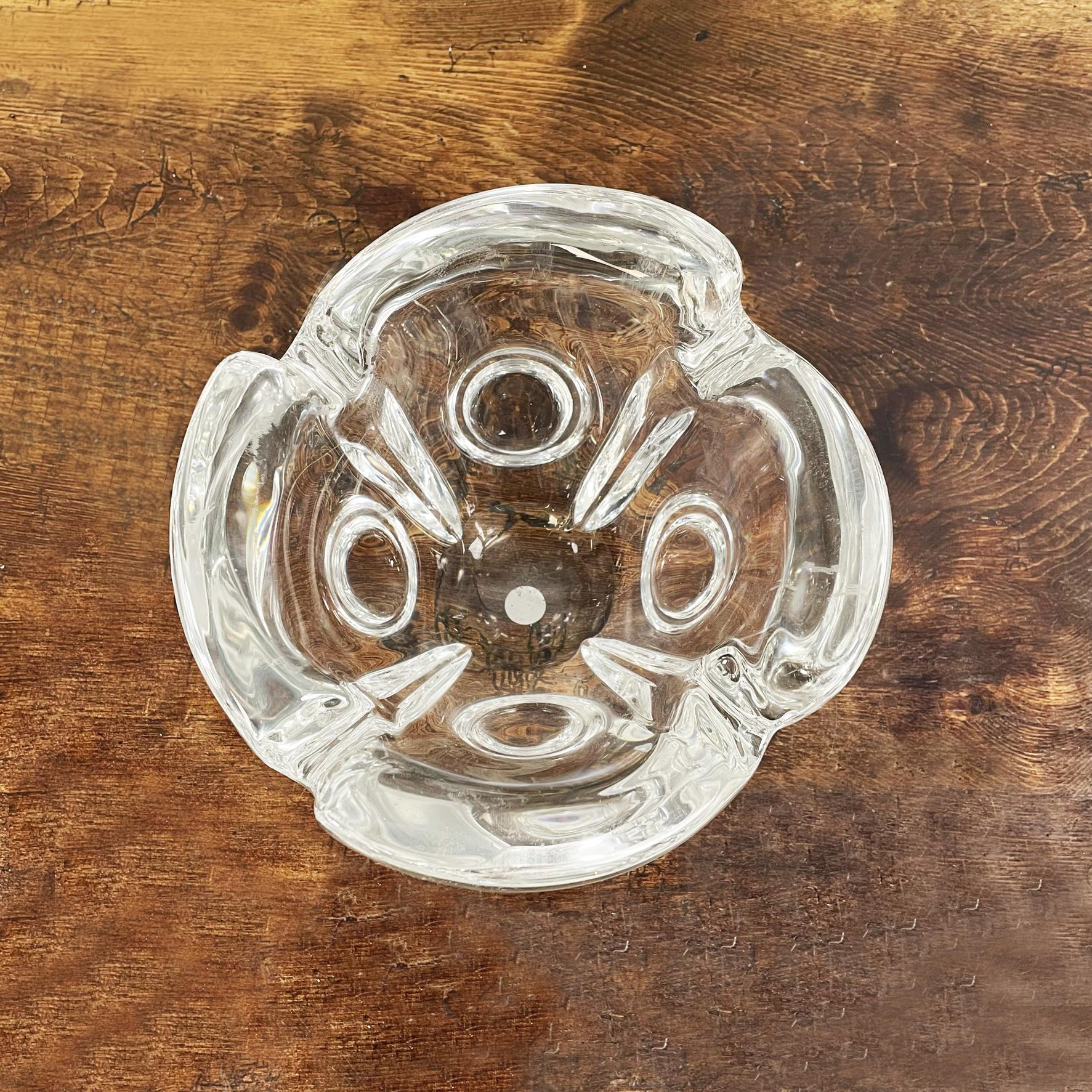 Italian Mid-Century Modern Crystal Flower Shape Table Ashtray, 1970s In Good Condition For Sale In MIlano, IT