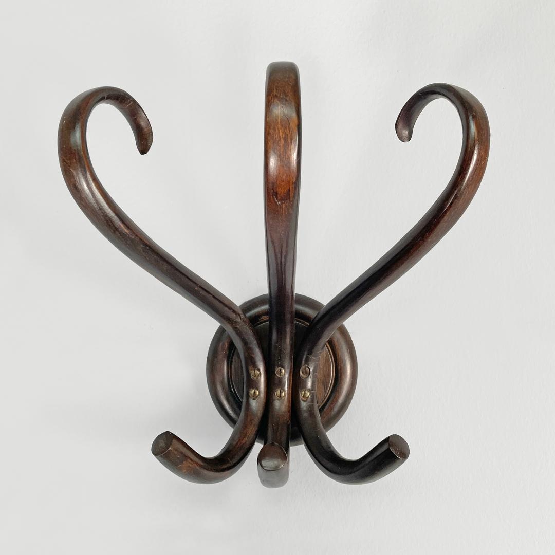 Appendiabiti da parete in legno arricciato di Italcomma, anni '60. In condizioni buone in vendita a MIlano, IT