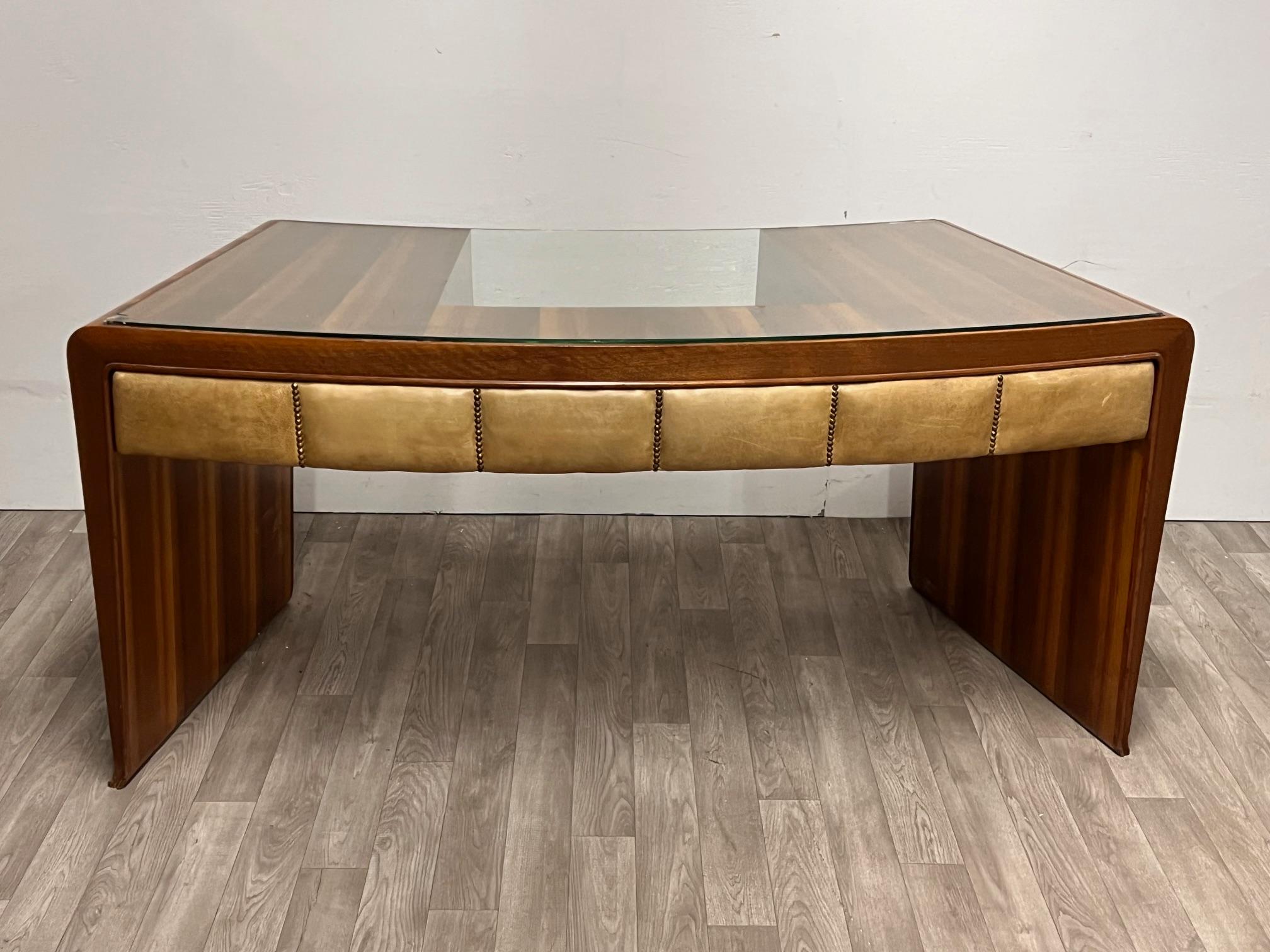 Italian Mid Century  Modern Curved Desk In Good Condition For Sale In Red Lion, PA