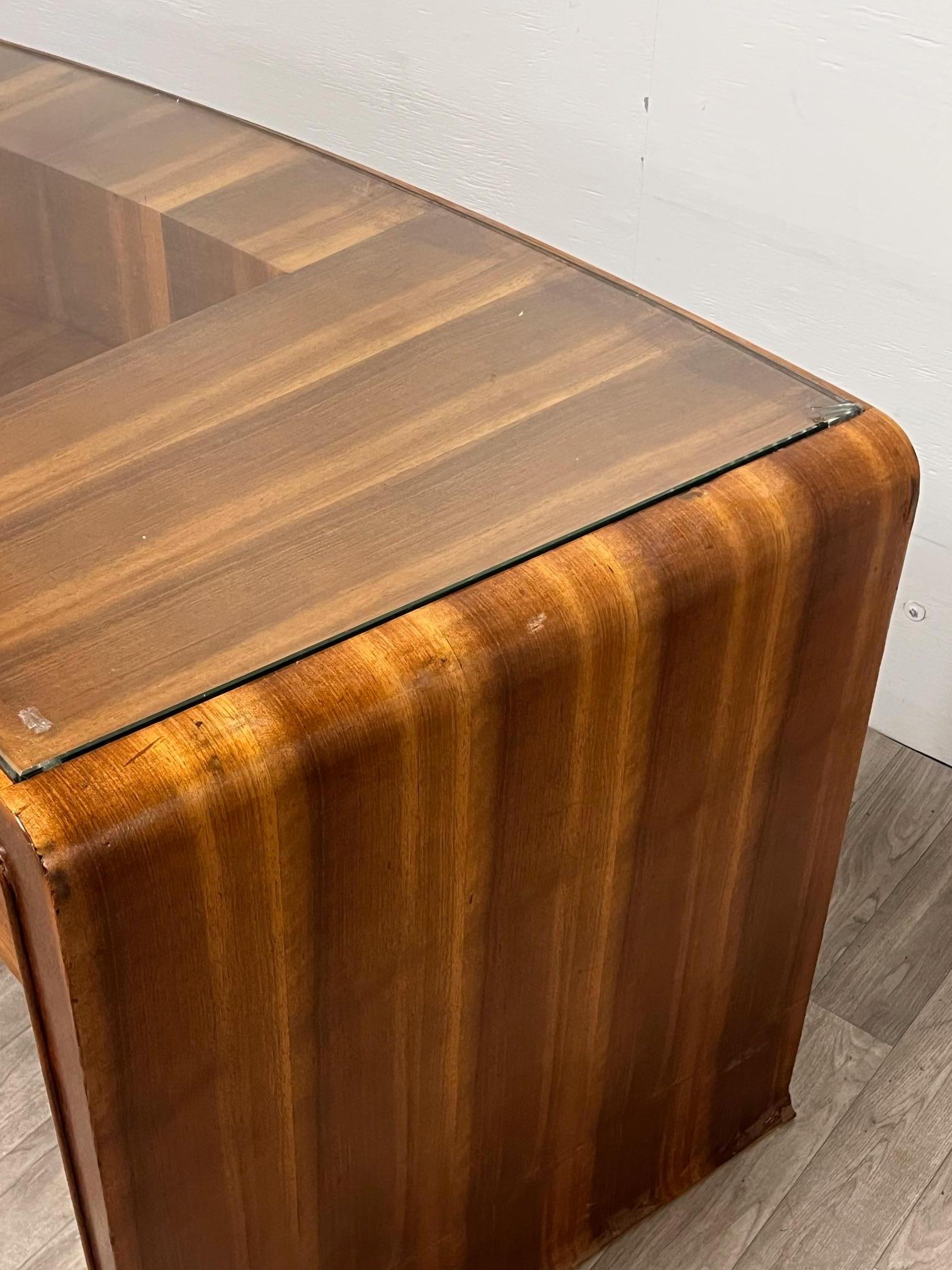 Italian Mid Century  Modern Curved Desk For Sale 4