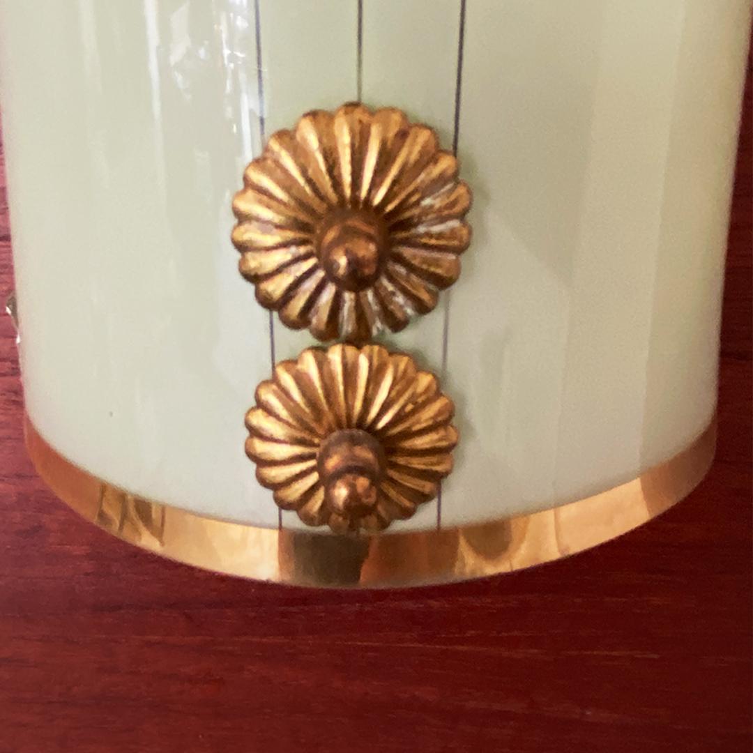 Italian Mid-Century Modern Curved Glass and Brass Wall Lamp, 1950s In Good Condition For Sale In MIlano, IT