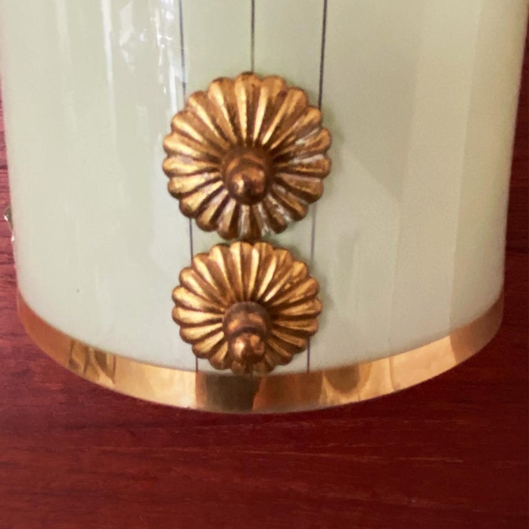 Italian Mid-Century Modern Curved Glass and Brass Wall Lamp, 1950s In Good Condition For Sale In MIlano, IT