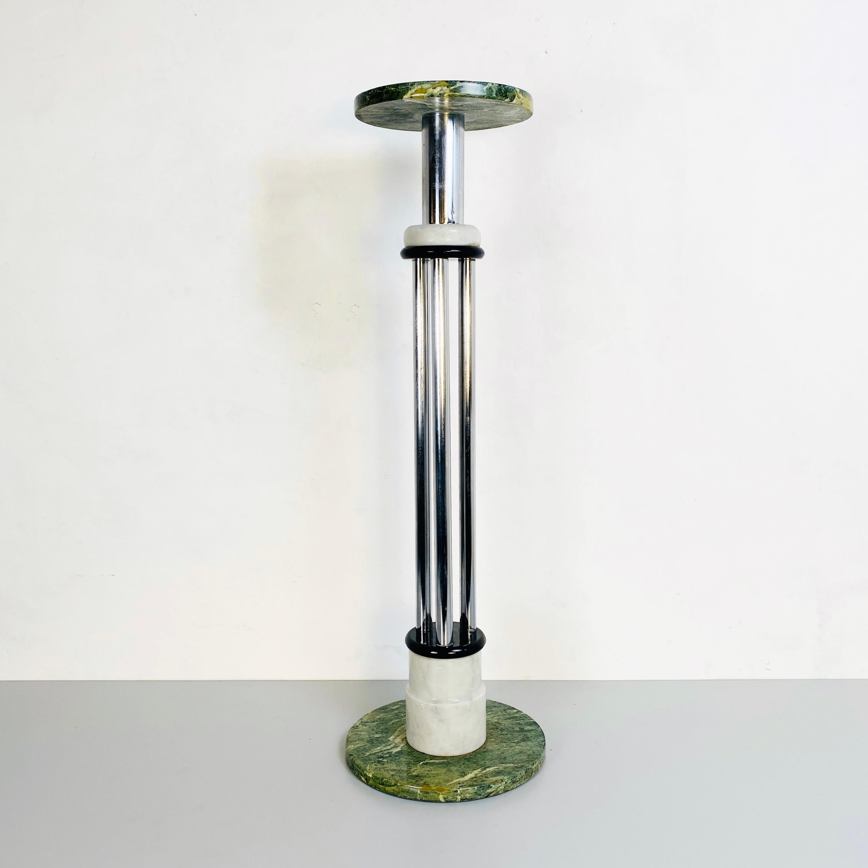 Italian Mid-Century Modern cylindrical pedestal with marble, 1980s
Cylindrical pedestal composed of a chromed steel structure alternating with green, white and black marble tops, 1980s.

Very good condition.

Measures in cm 35 x 95 H.