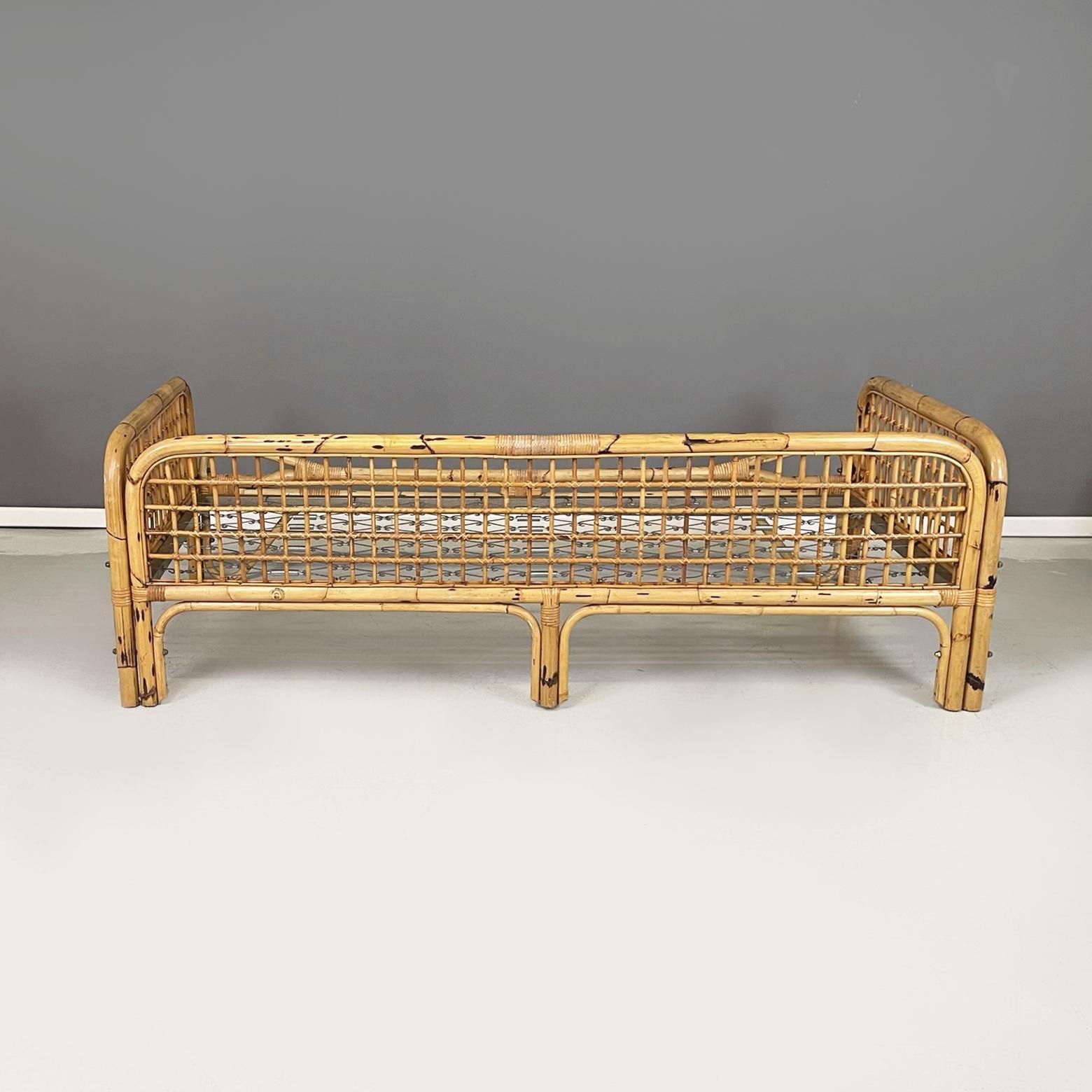 Italian mid-century modern Daybed, bed or sofa in rattan and metal mesh, 1970s Bon état - En vente à MIlano, IT