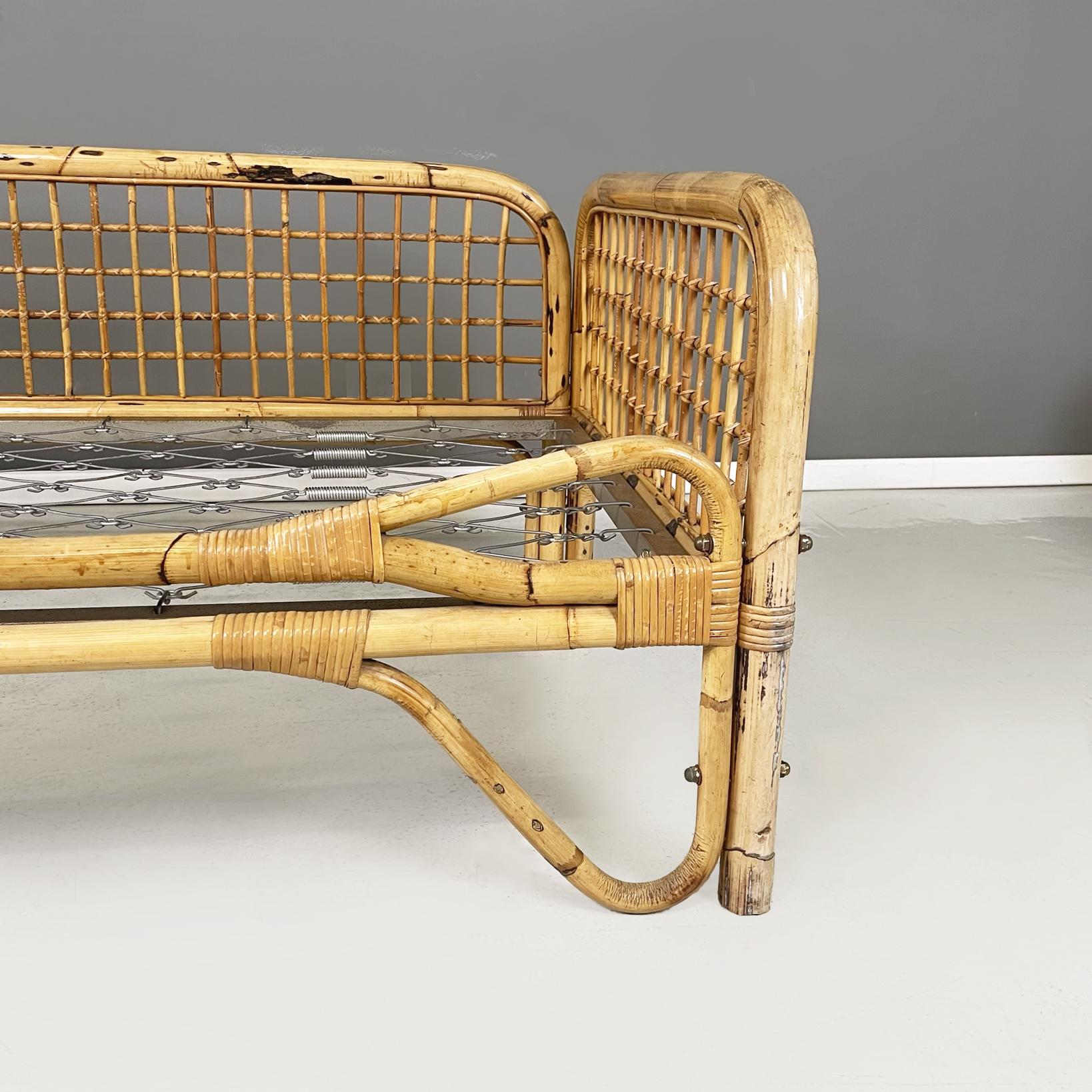 Rattan Italian mid-century modern daybed, bed or sofa in rattan and metal mesh, 1970s For Sale