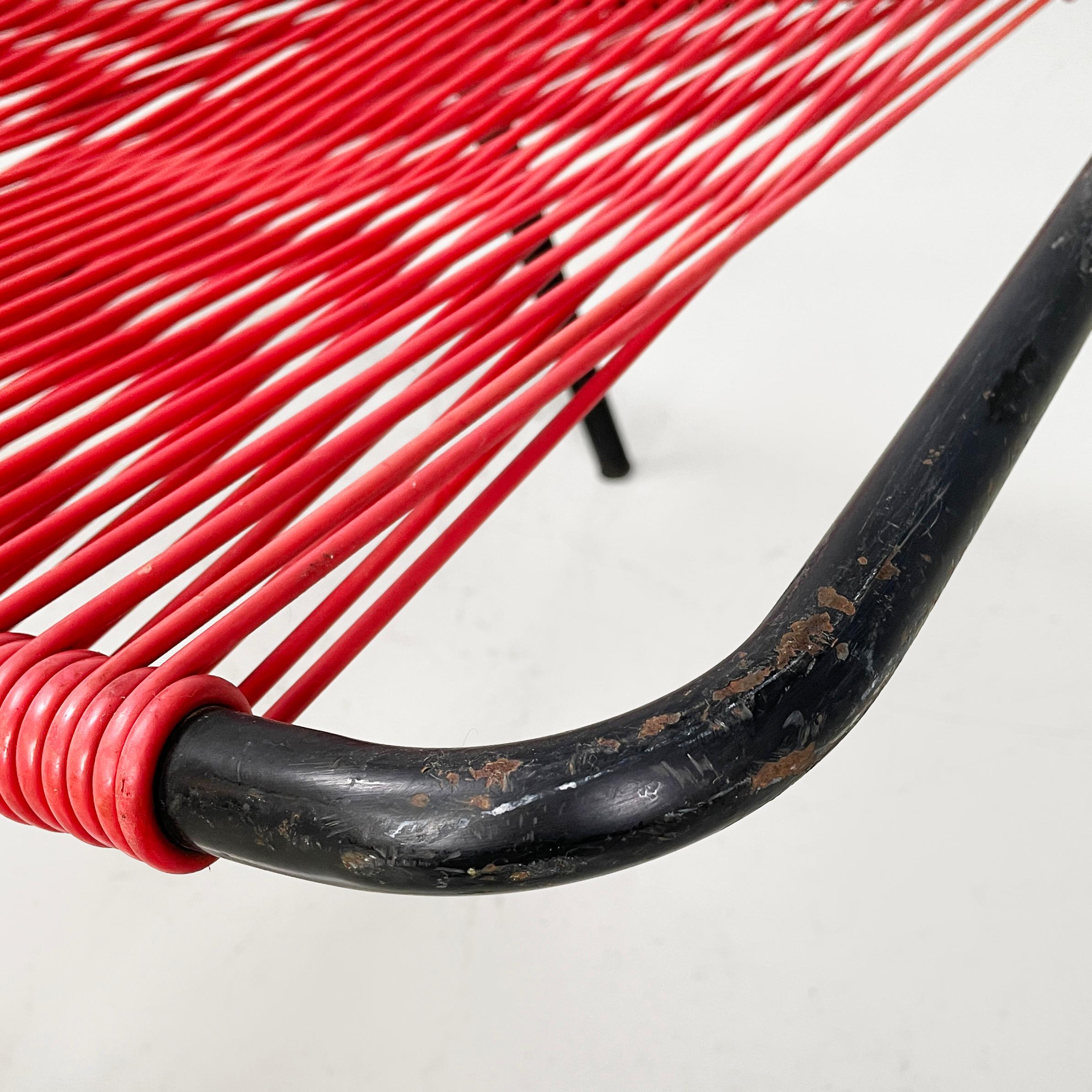 Italian mid-century modern deckchair in red scooby and black metal, 1960s For Sale 4