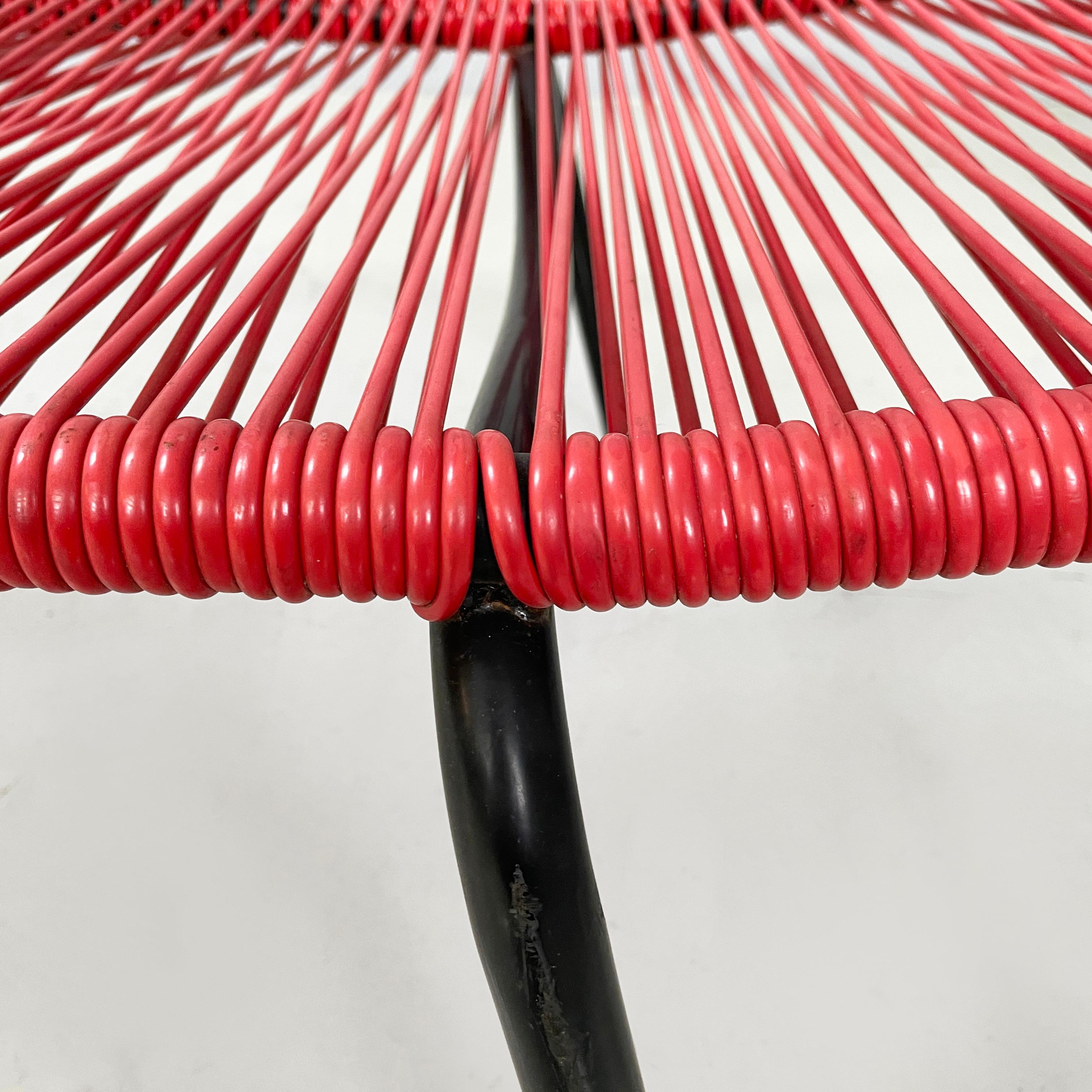 Italian mid-century modern deckchair in red scooby and black metal, 1960s For Sale 5