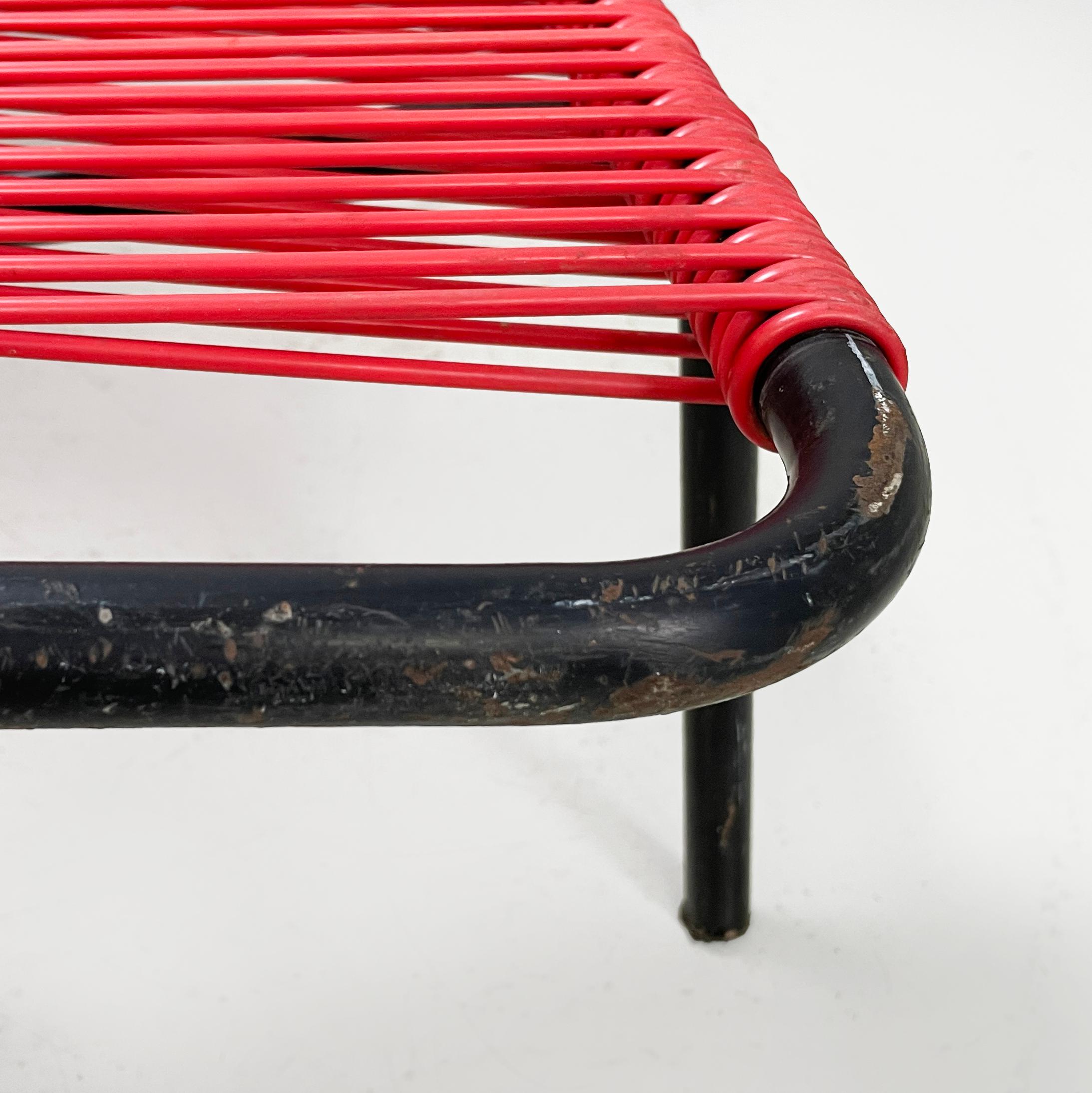 Italian mid-century modern deckchair in red scooby and black metal, 1960s For Sale 2