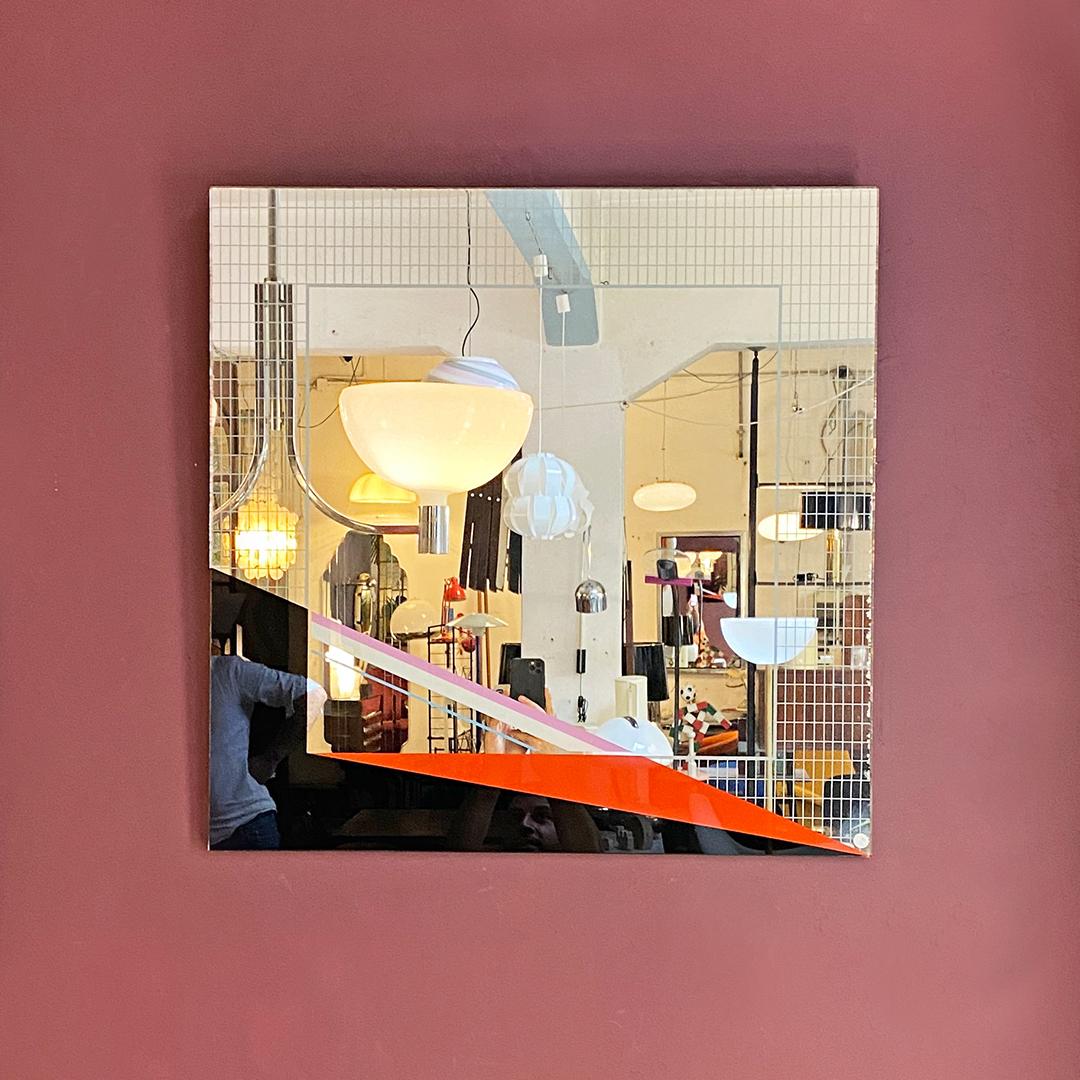 Miroir décoratif italien moderne du milieu du siècle dernier par Eugenio Carmi pour Acerbis, 1980
Miroir décoratif de la série Morphos, de forme carrée avec des formes géométriques multicolores à l'intérieur. Conçu par Eugenio Carmi pour Acerbis,
