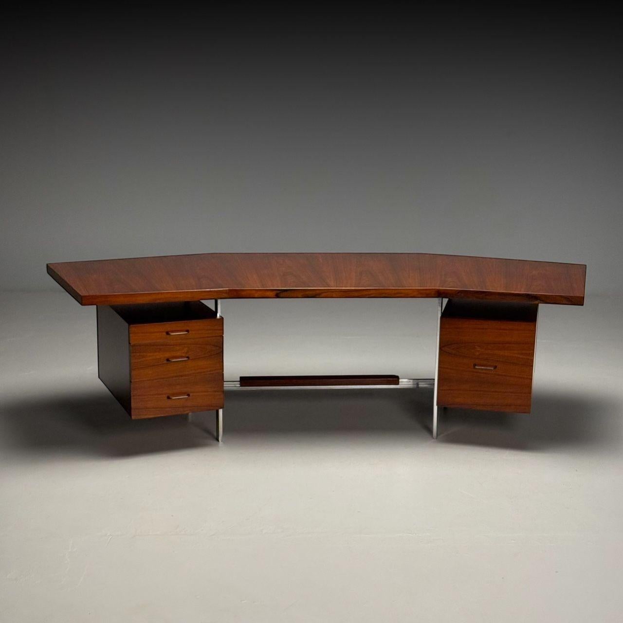 Italian Mid-Century Modern, Demilune Writing or Executive Desk, Rosewood, Steel, Italy, 1950s

This fully refinished Italian mid-century modern demilune desk from the 1950s is a striking piece that blends the elegance of exotic wood with the