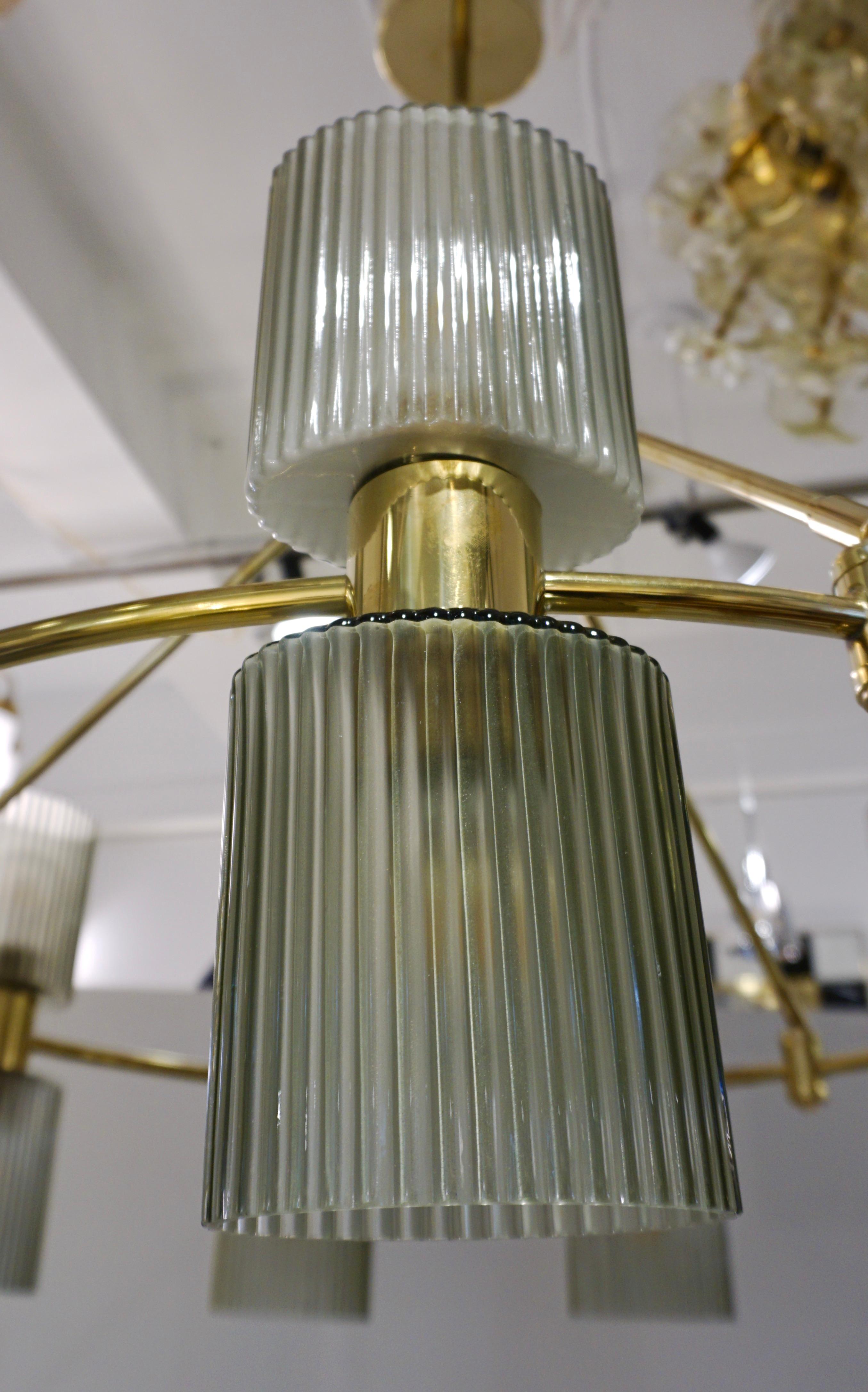 Italian Mid-Century Modern Design Smoked Green Murano Glass Brass Chandelier For Sale 4