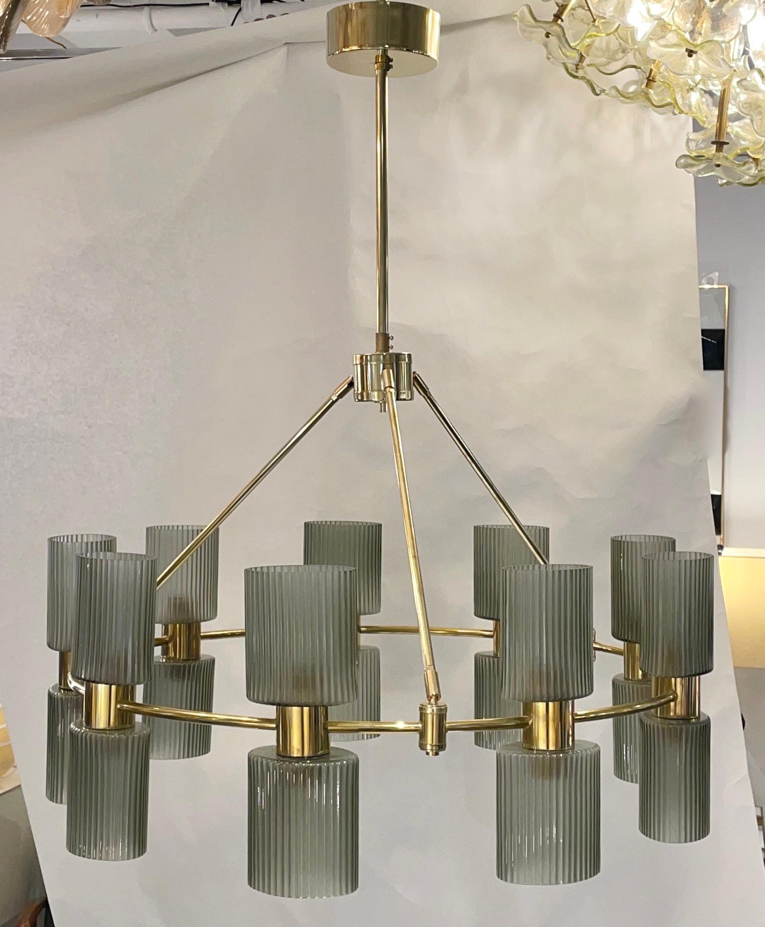 Italian Mid-Century Modern Design Smoked Green Murano Glass Brass Chandelier For Sale 1