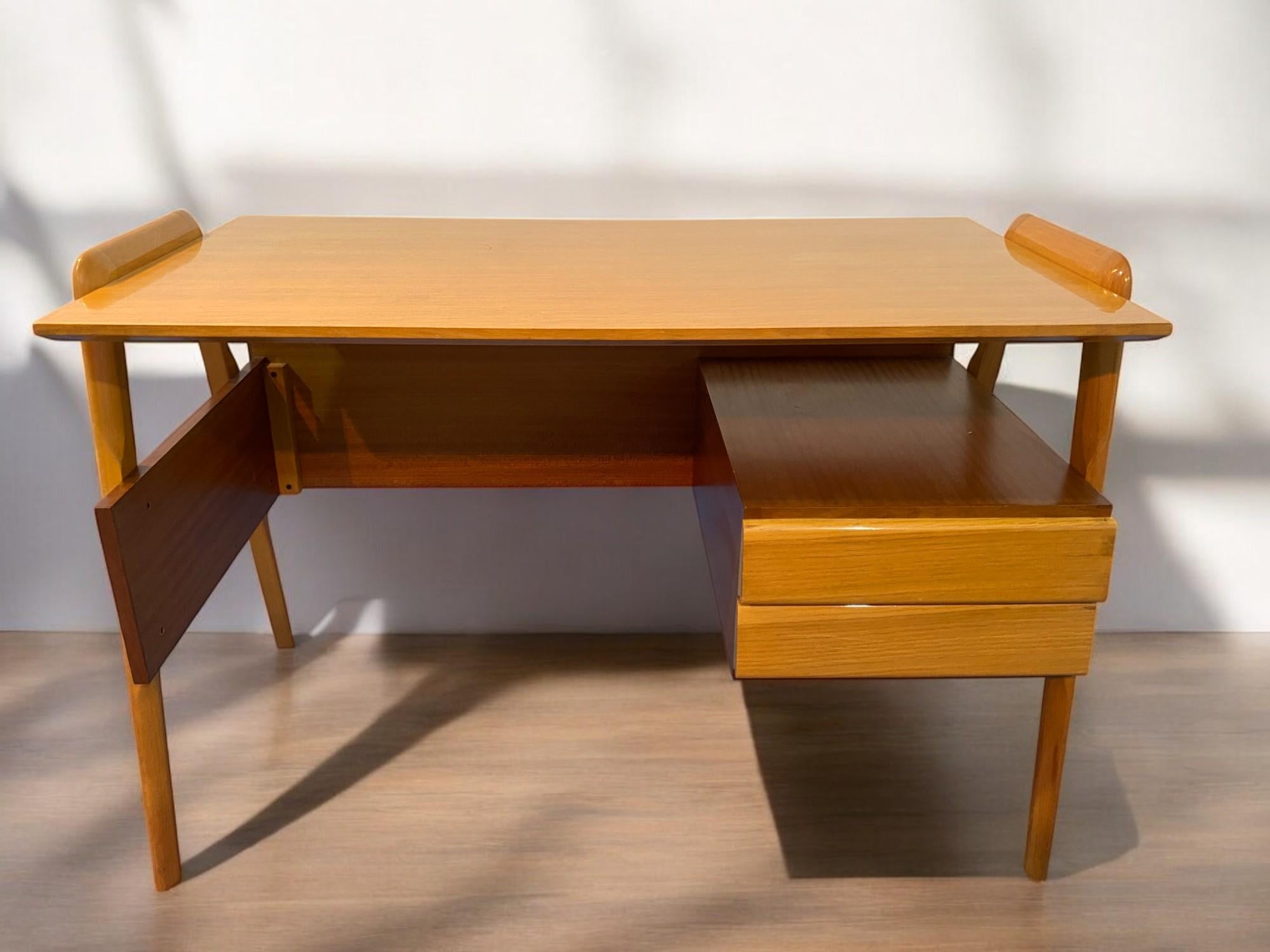 Modern Italian Mid Century Table Desk and chair designed by Vittorio Dassi in 1950s For Sale