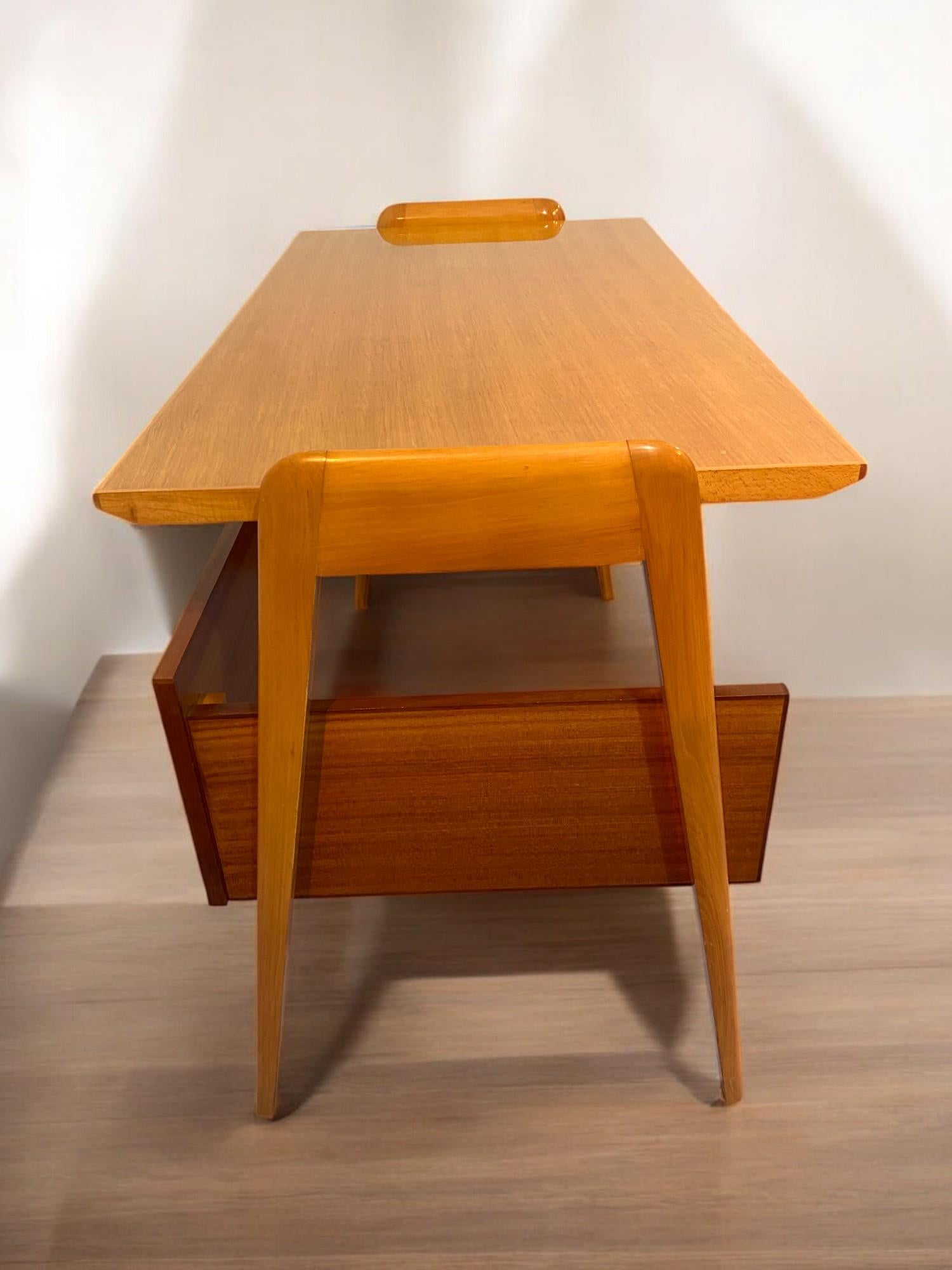 Maple Italian Mid Century Table Desk and chair designed by Vittorio Dassi in 1950s For Sale