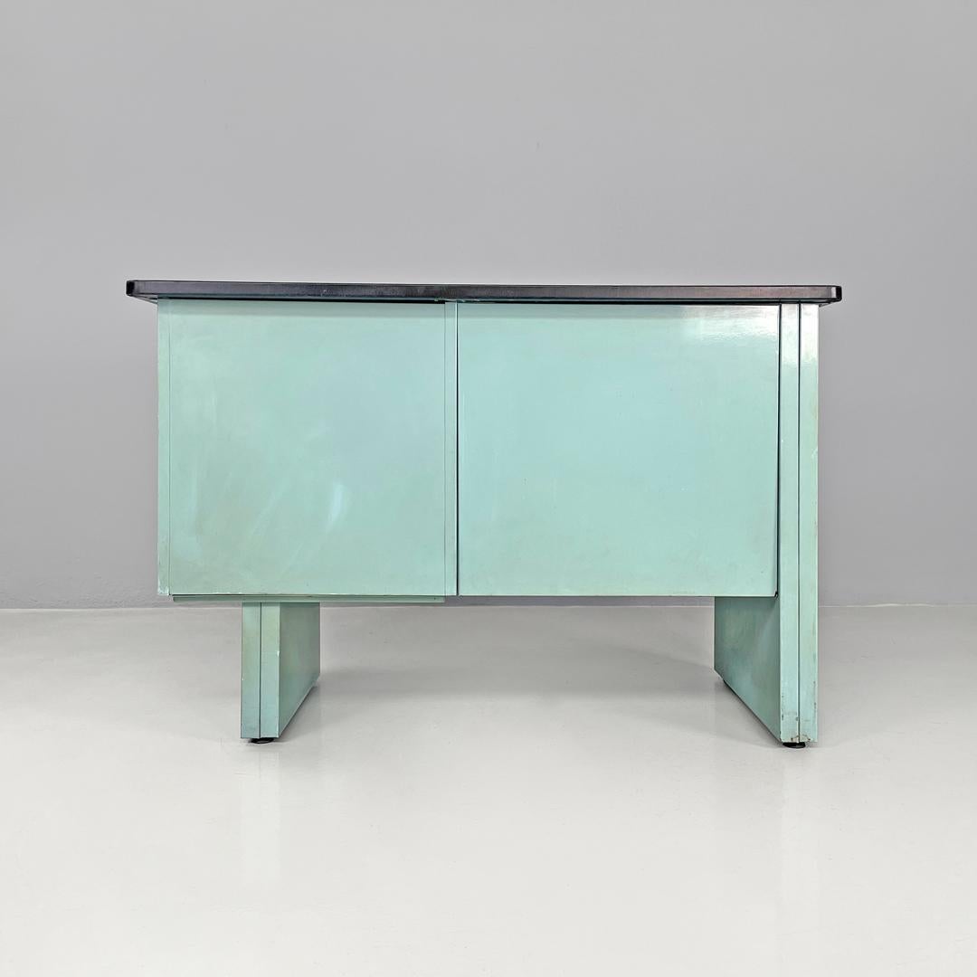 Italian mid-century modern desk in light blue metal and black leather top, 1960s In Fair Condition For Sale In MIlano, IT