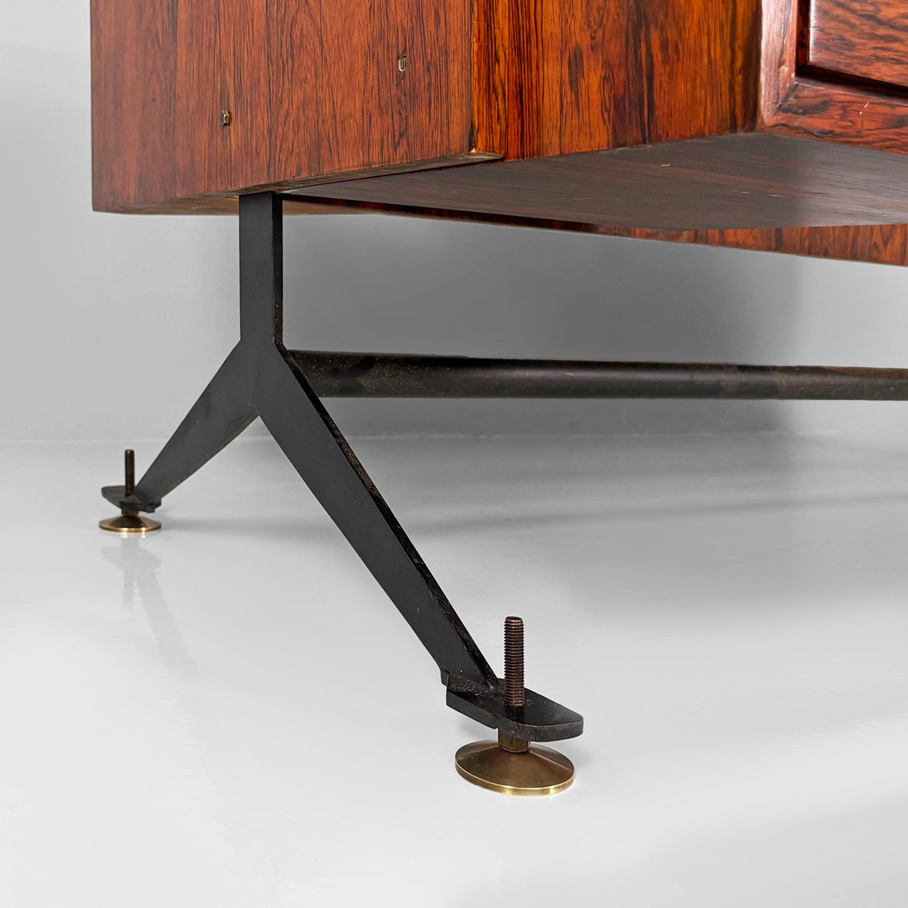 Escritorio italiano moderno de mediados de siglo en madera, metal negro, laminado y latón, años 60 en venta 10