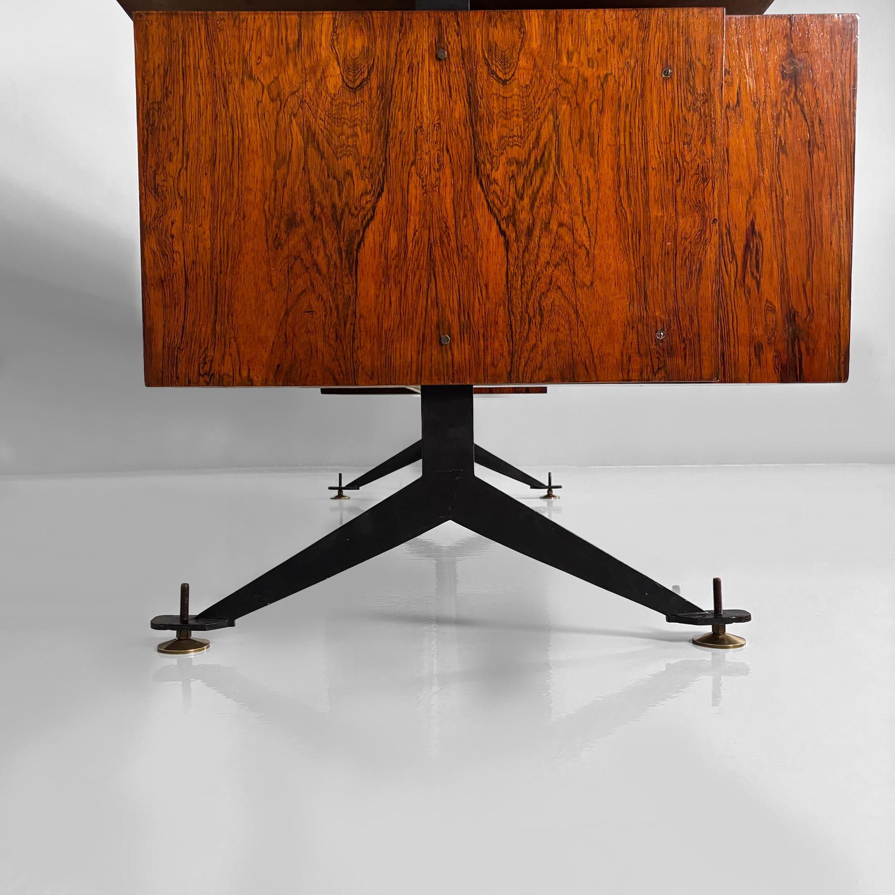 Escritorio italiano moderno de mediados de siglo en madera, metal negro, laminado y latón, años 60 en venta 12
