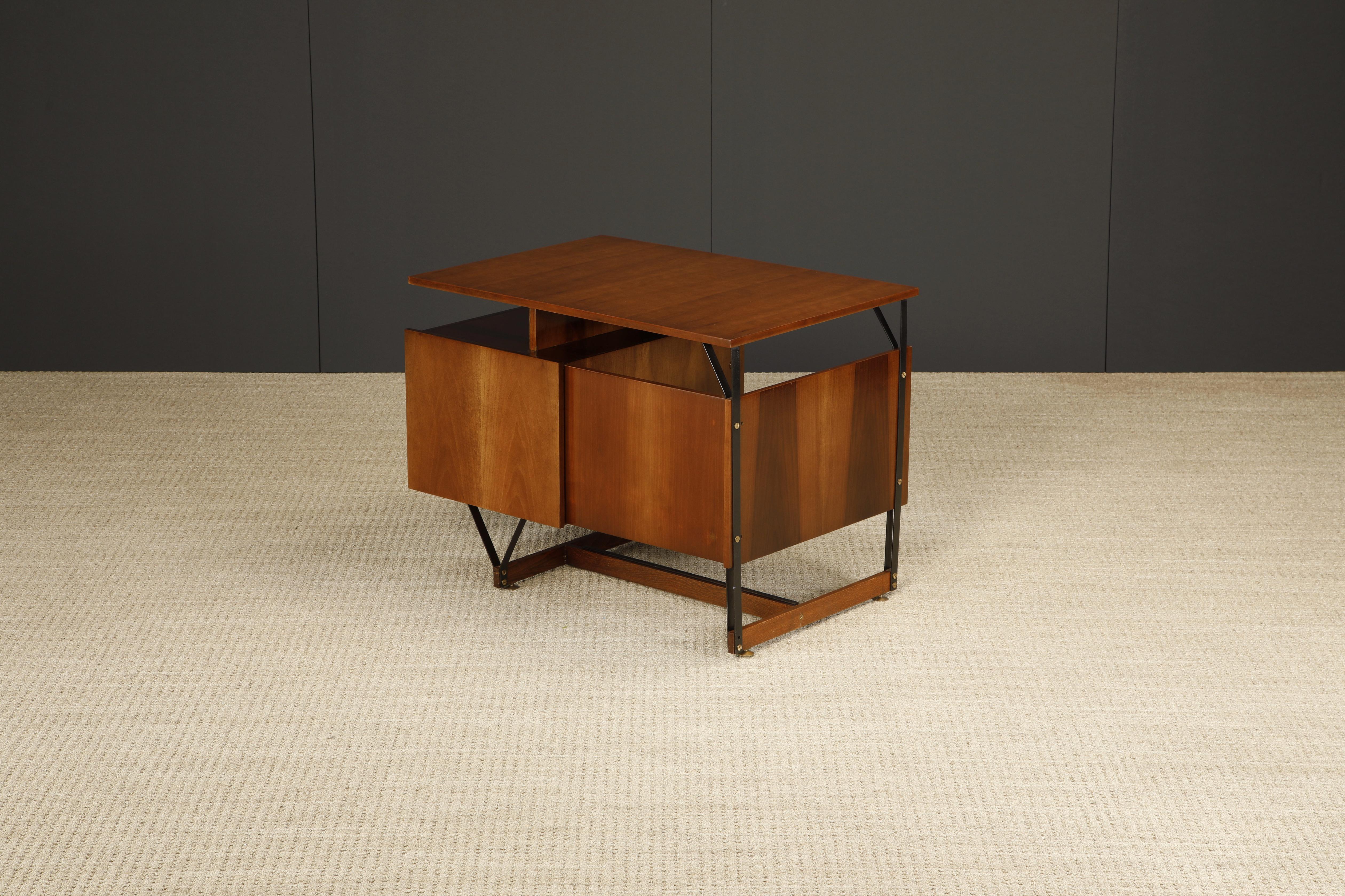Italian Mid-Century Modern Desk, Style of Gio Ponti, c 1950s, Refinished For Sale 5