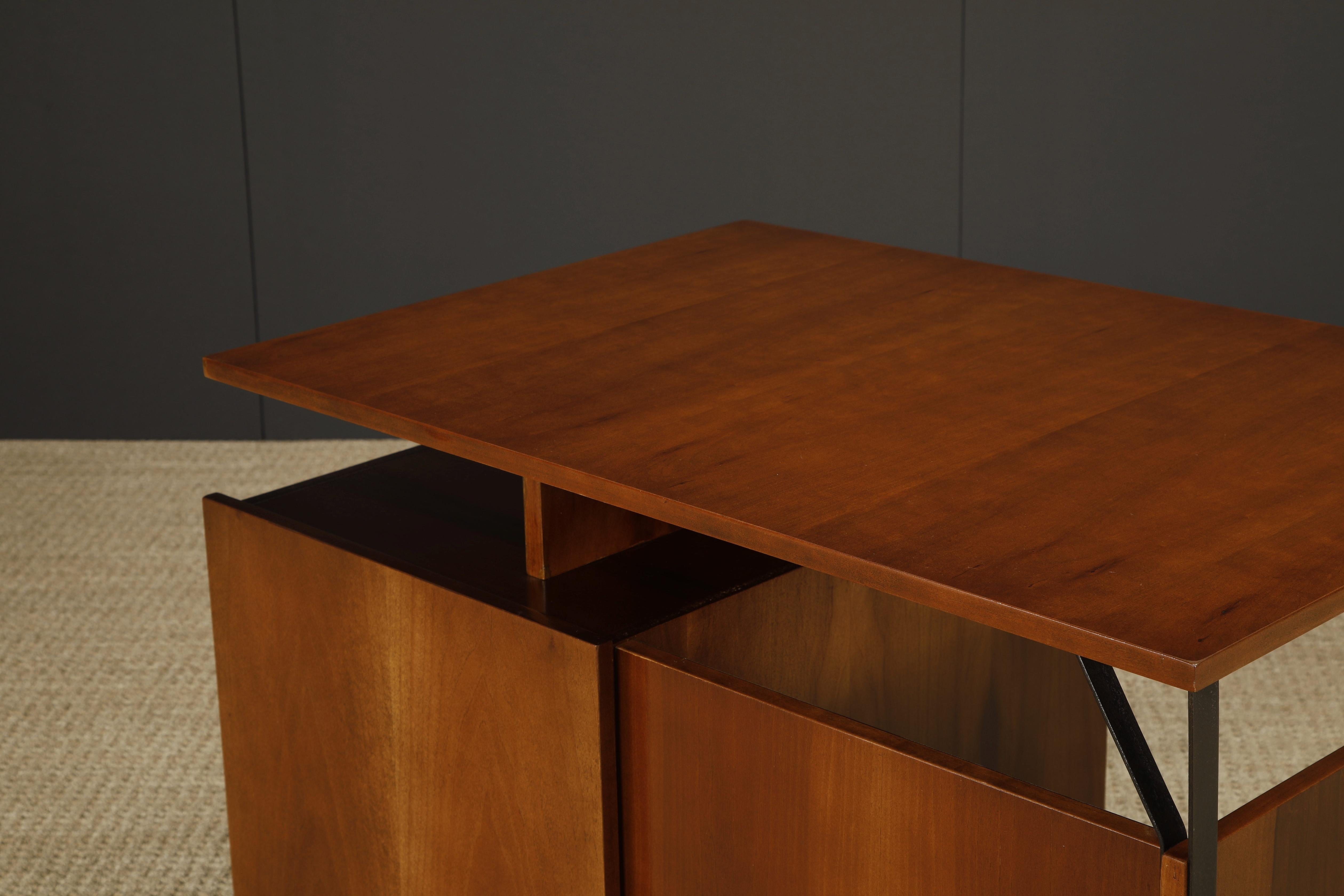 Italian Mid-Century Modern Desk, Style of Gio Ponti, c 1950s, Refinished For Sale 6