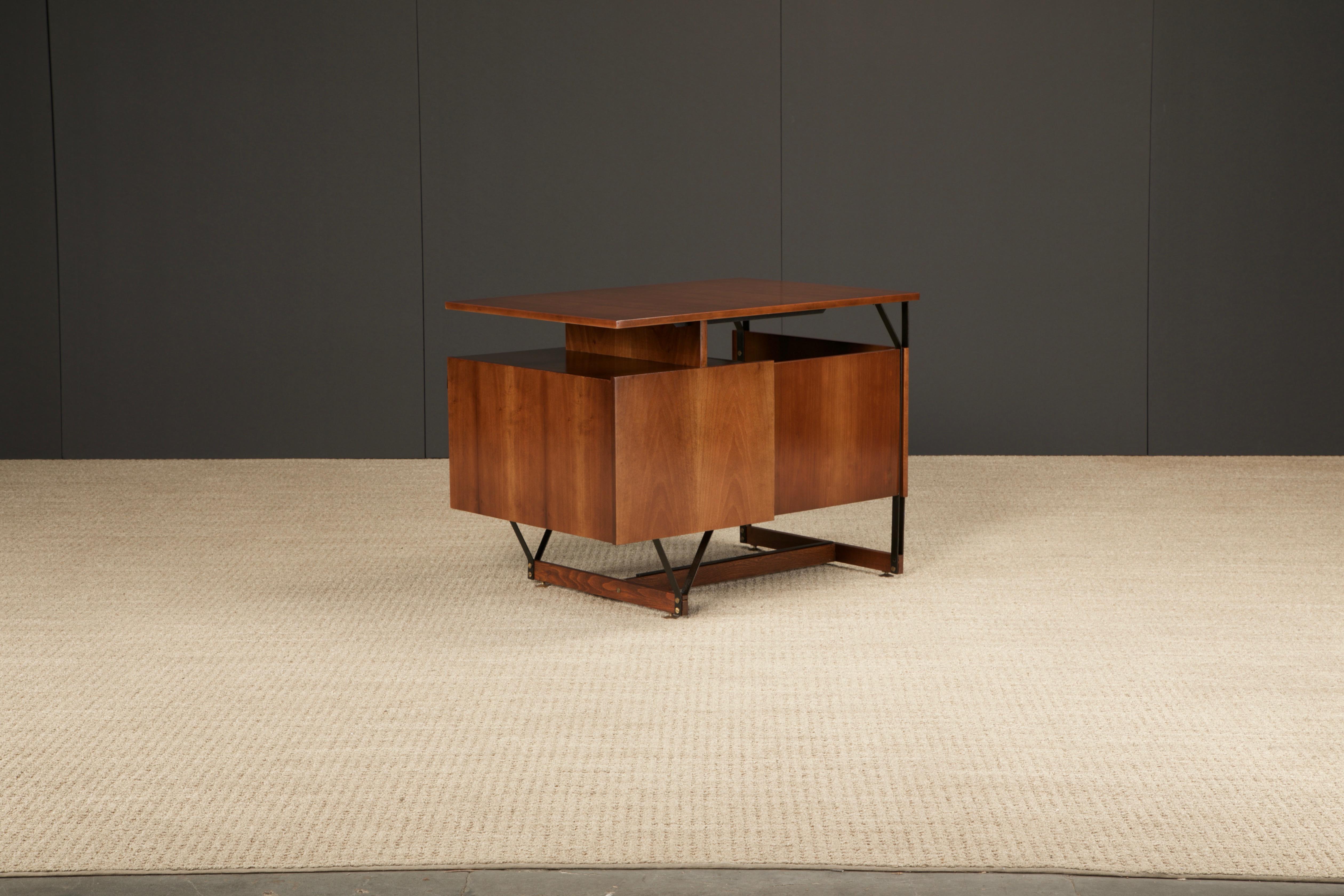 Italian Mid-Century Modern Desk, Style of Gio Ponti, c 1950s, Refinished For Sale 11