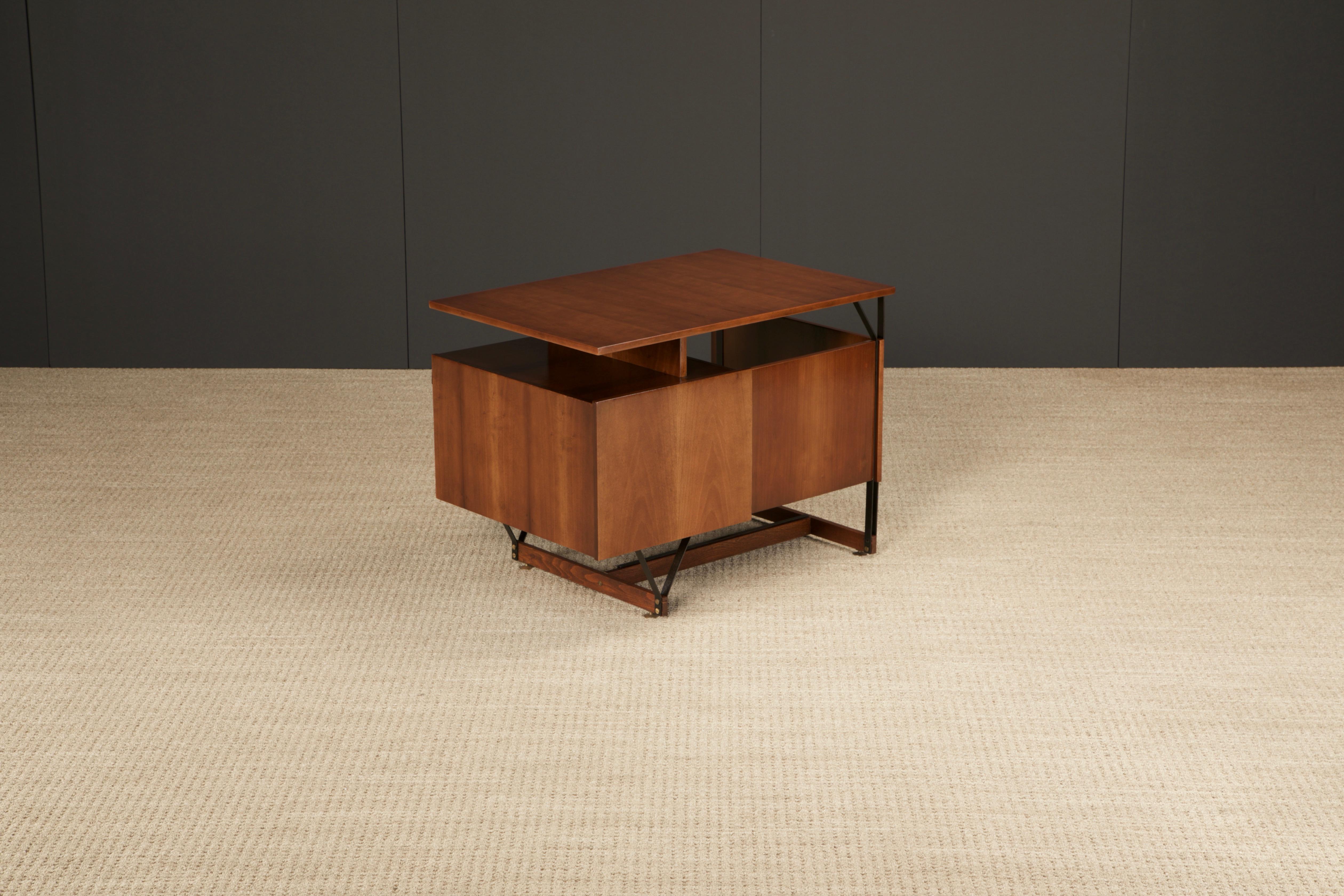 Italian Mid-Century Modern Desk, Style of Gio Ponti, c 1950s, Refinished For Sale 12