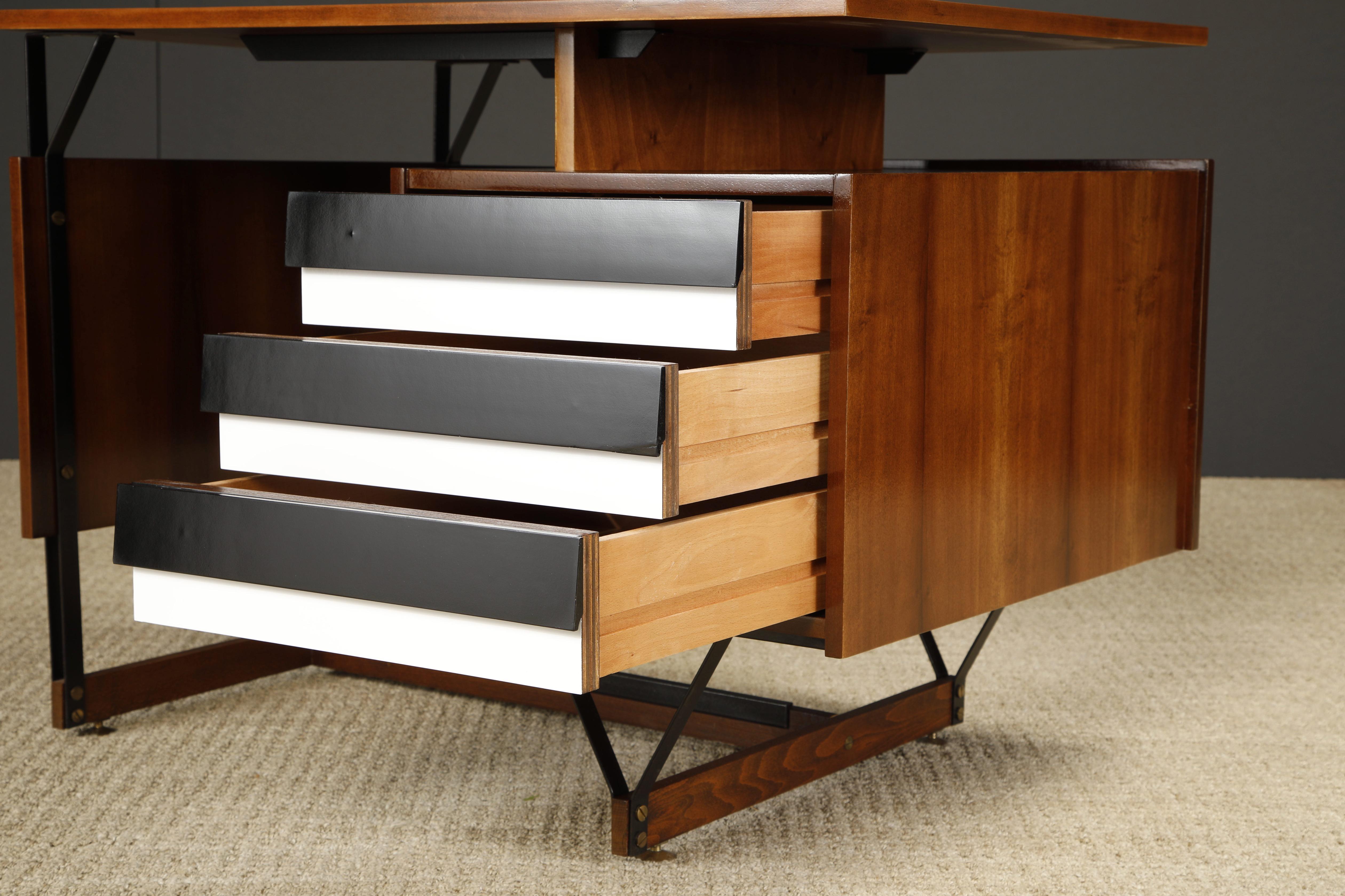 Italian Mid-Century Modern Desk, Style of Gio Ponti, c 1950s, Refinished For Sale 15