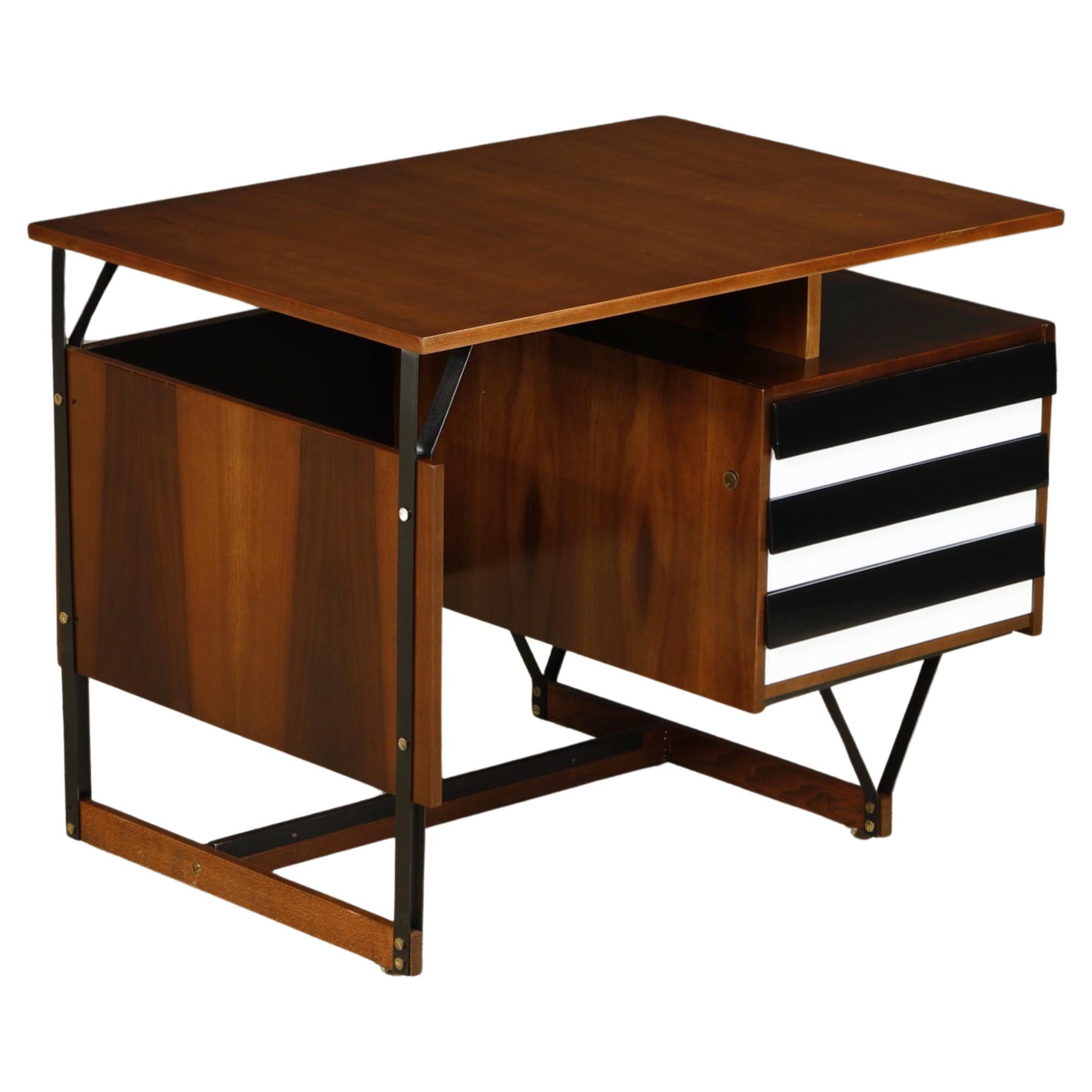 Italian Mid-Century Modern Desk, Style of Gio Ponti, c 1950s, Refinished For Sale