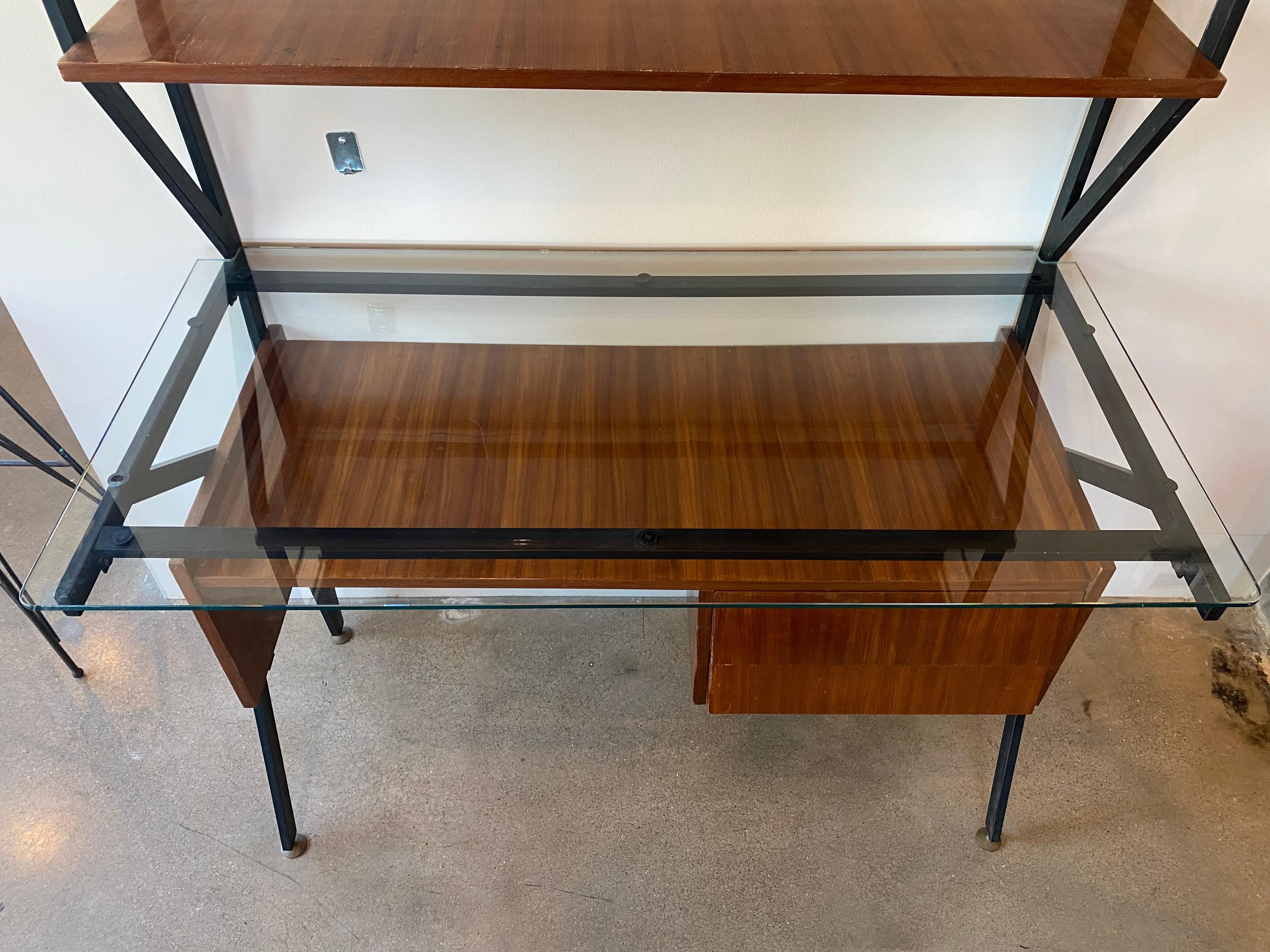 Italian Mid-Century Modern Desk with Shelves, Style of Ico Parisi For Sale 1
