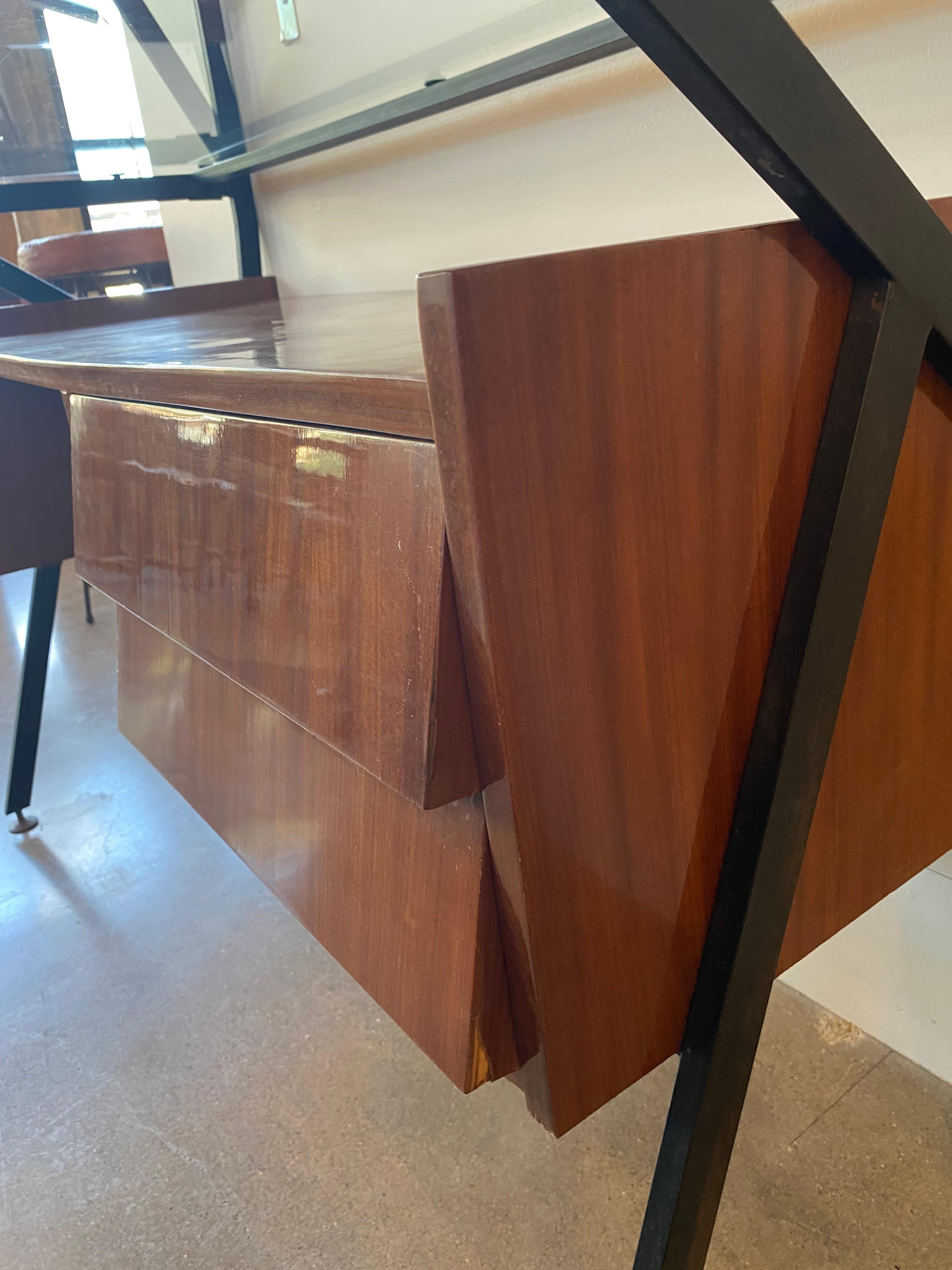 Italian Mid-Century Modern Desk with Shelves, Style of Ico Parisi For Sale 3
