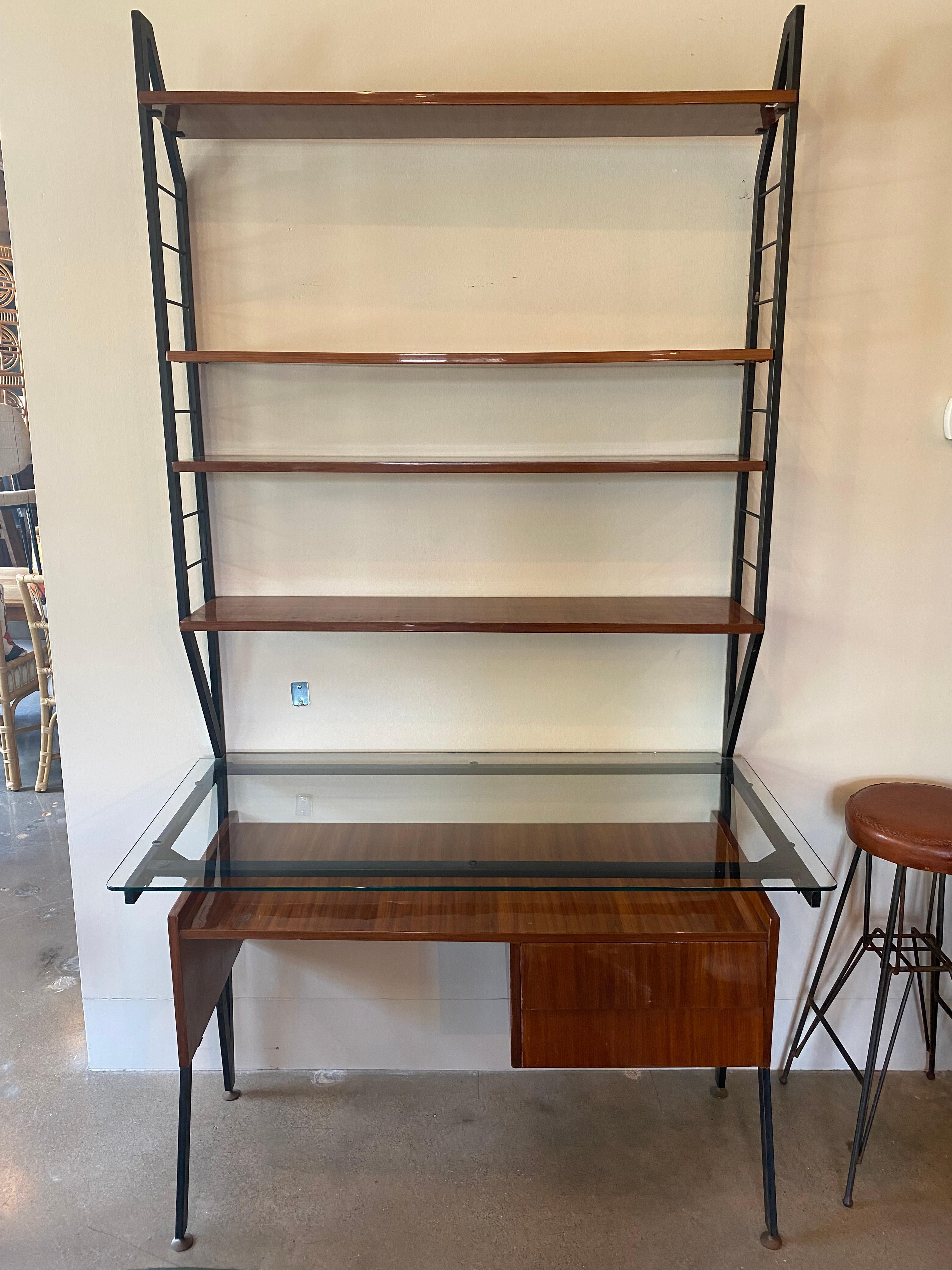 Italian Mid-Century Modern Desk with Shelves, Style of Ico Parisi For Sale 4