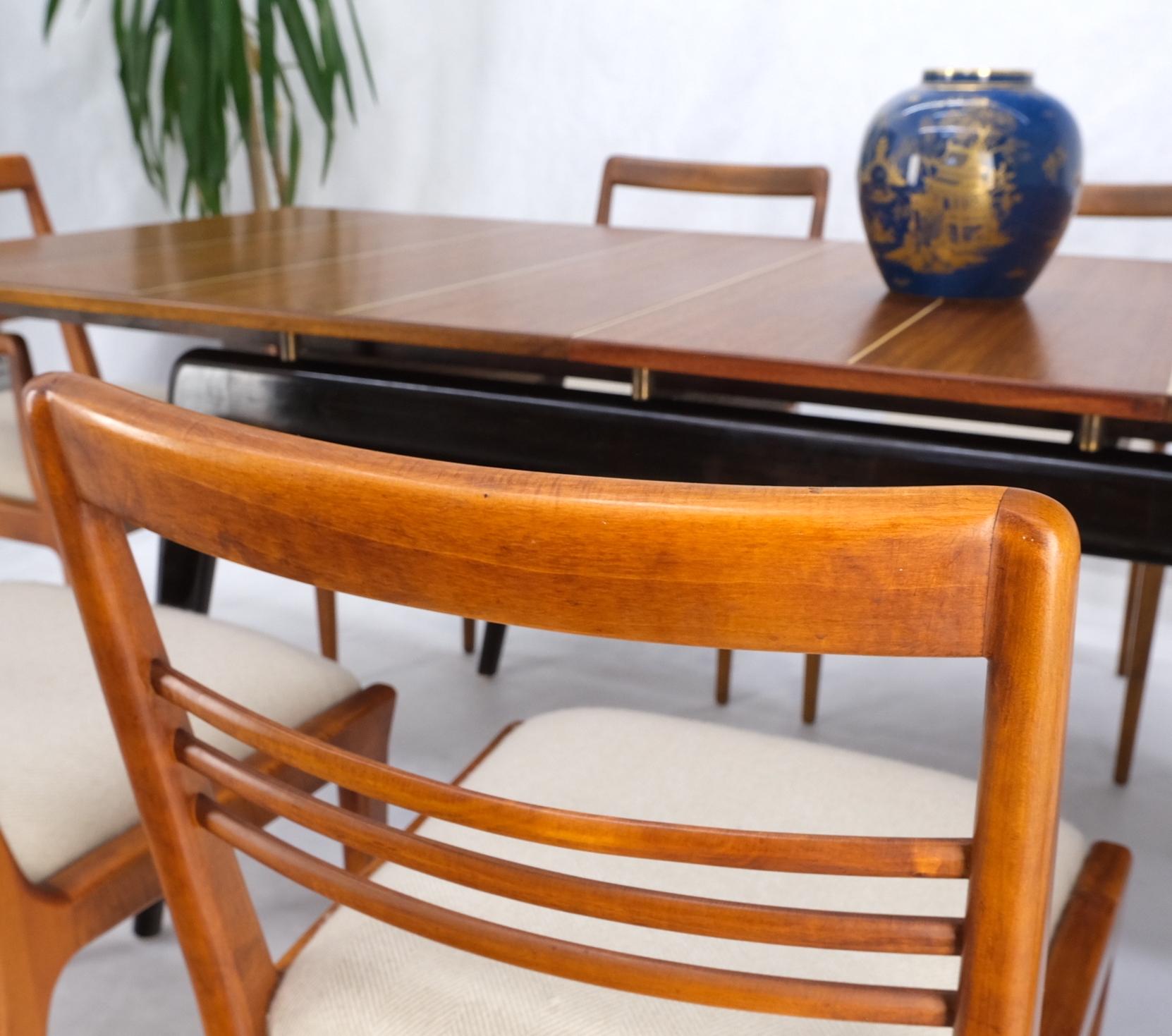 Table de salle à manger italienne de style mi-siècle moderne, 8 chaises, ensemble de nouveaux sièges en lin en vente 5
