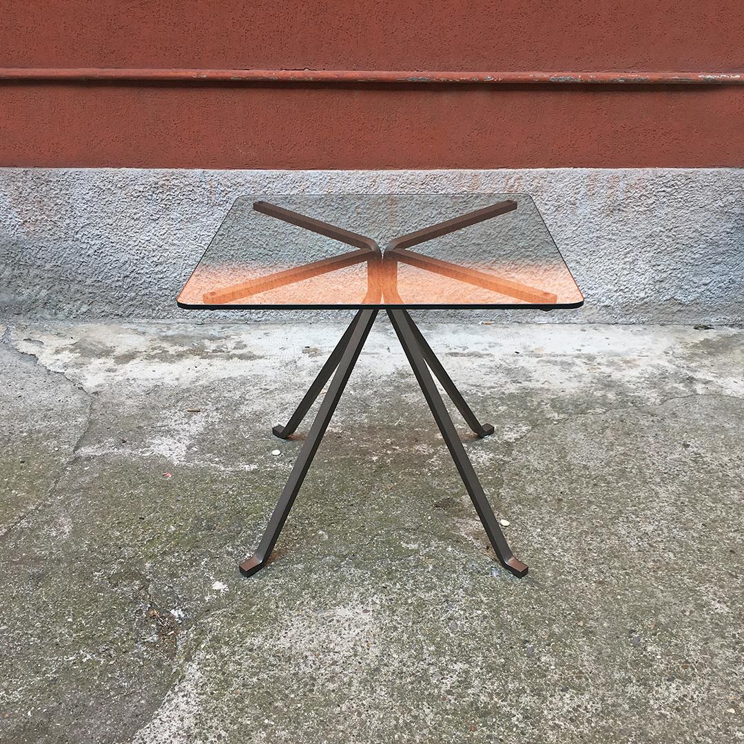 Italian Mid-Century Modern dining table Cugino by Enzo Mari for Driade, 1973
Smoked dining table mod. Cugino with structure in anthracite painted steel section and square top in transparent glass.
Designed by Enzo Mari for Driade in 1973.
Also