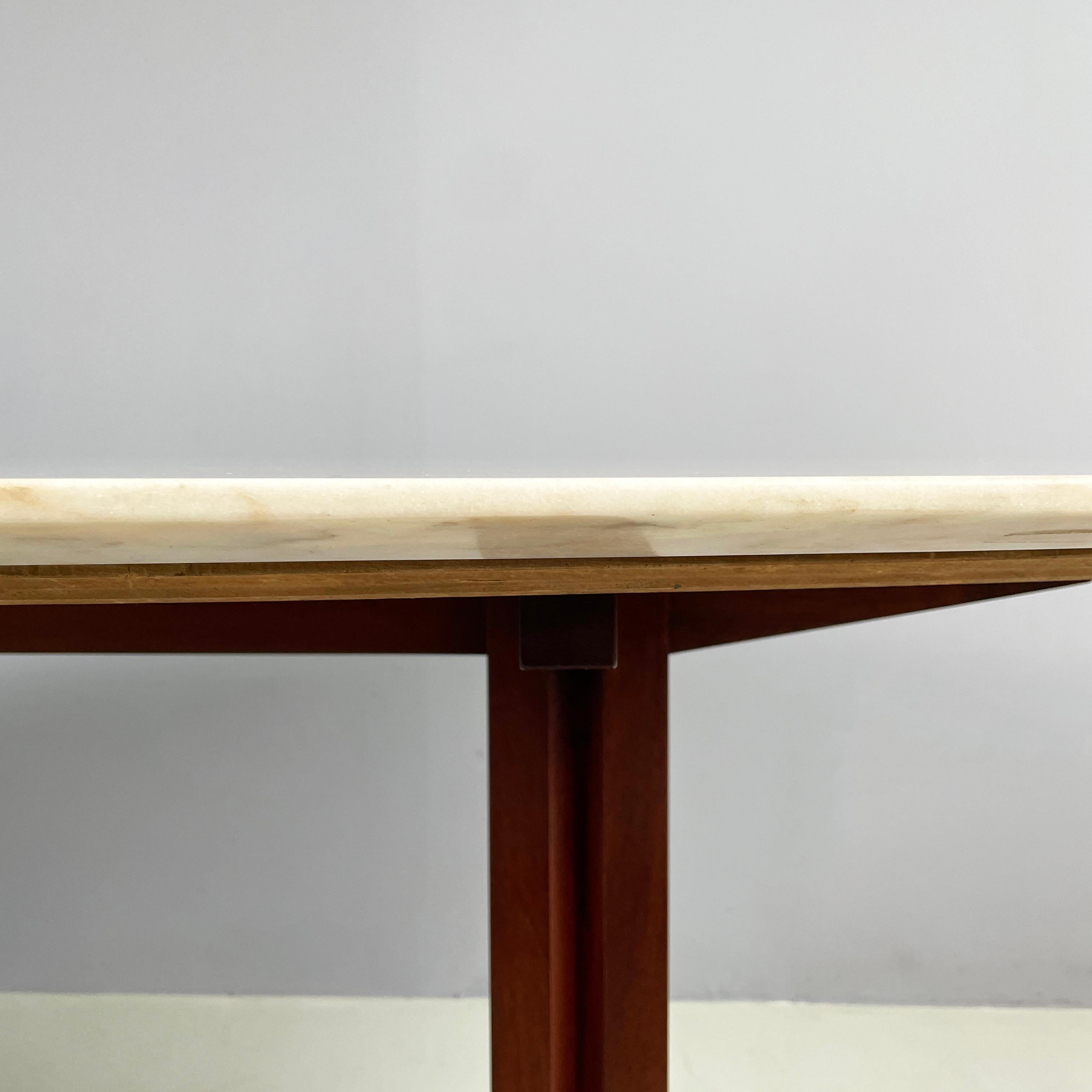 Table de salle à manger italienne du milieu du siècle en marbre, bois et laiton, années 1960 en vente 7